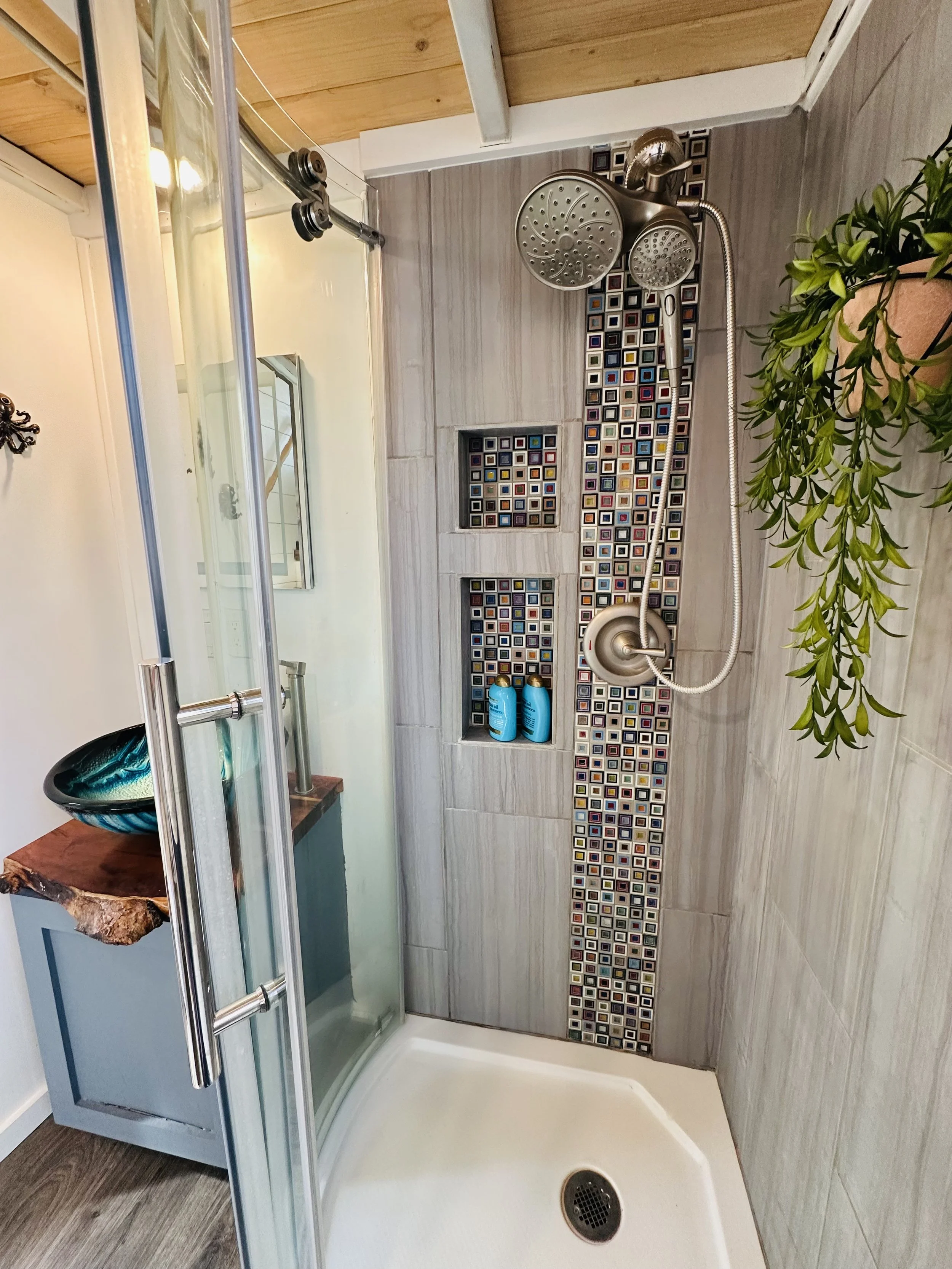 4 Bathroom shower Nice.jpeg