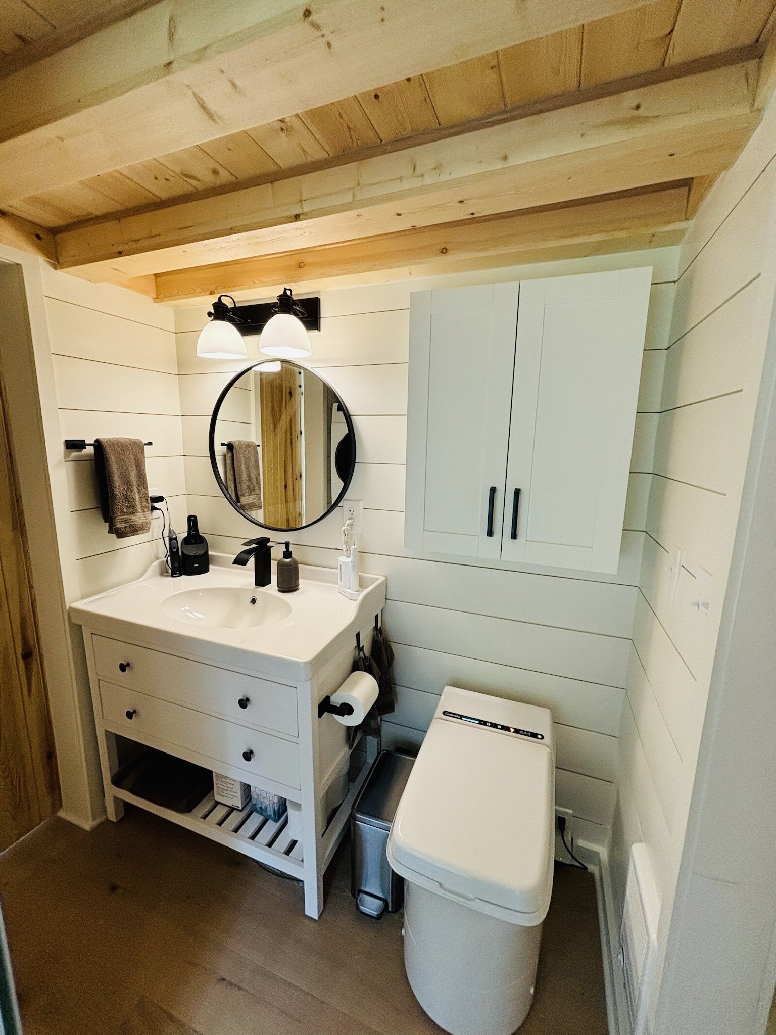 Bathroom Toilet:Vanity.JPG