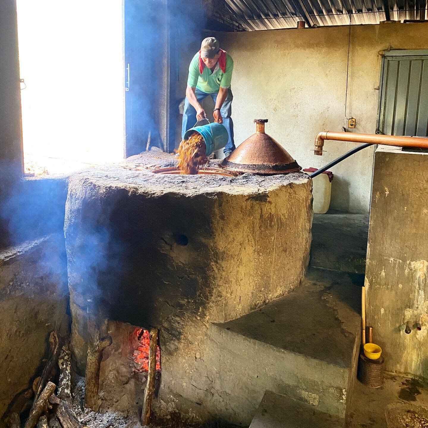 It&rsquo;s generally understood that taller stills produce lighter spirits (more vapor contact with copper = less heavy compounds in the distillate). One of the first things you notice when looking at the equipment in Chilapa de Alvarez, Guerrero is 