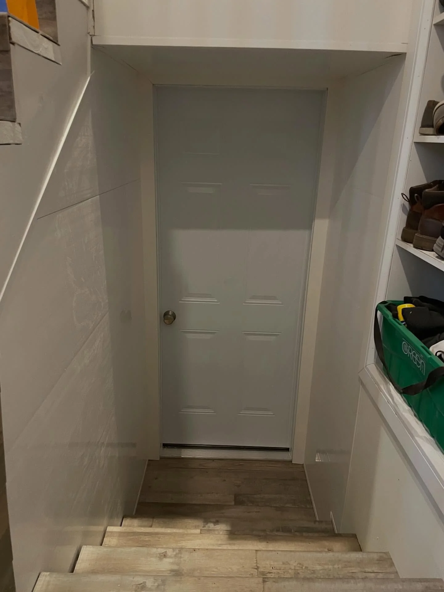 Closing off the basement sure cleans up the this corner of the house.