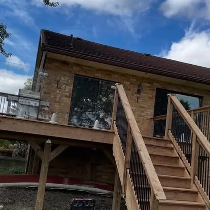 Deck with Crystal View Rails