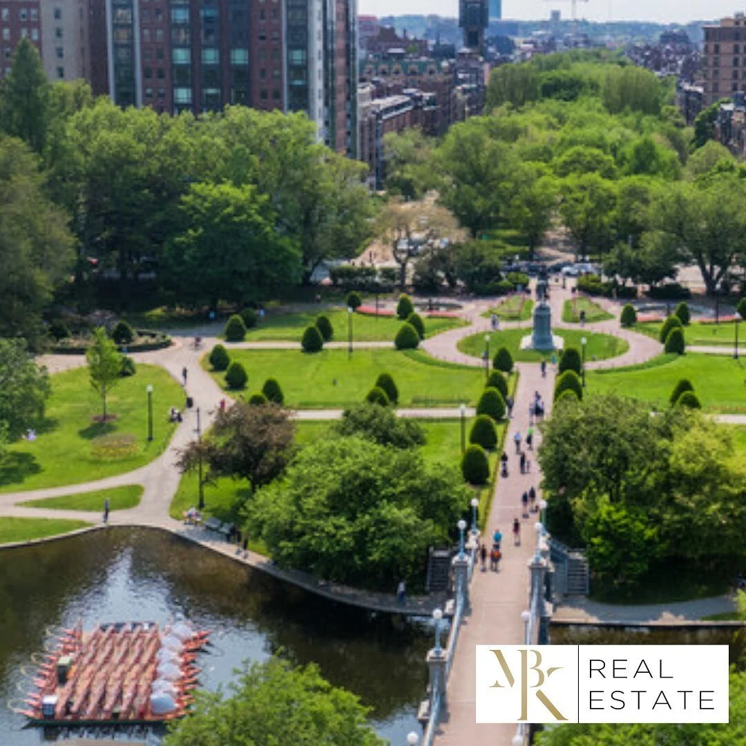 I never knew how much I missed seeing the 🦢 boats 🚣&zwj;♀️ until they weren&rsquo;t in the #bostonpublicgarden last year. #Boston is coming back!! Roll on summer 😊