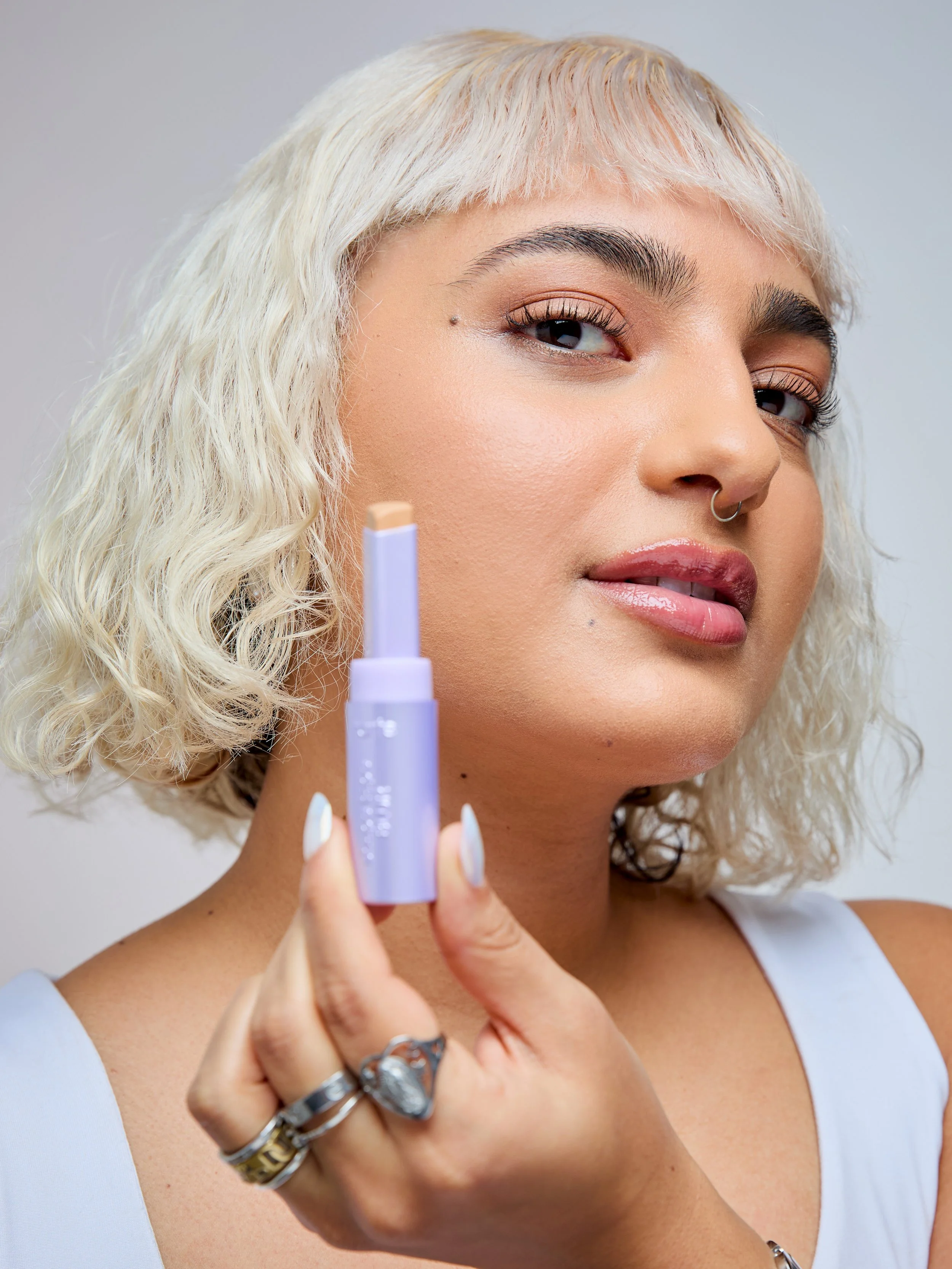 Blur_Stick_Model_PAM__2051_RGB_UNCROPPED.jpg