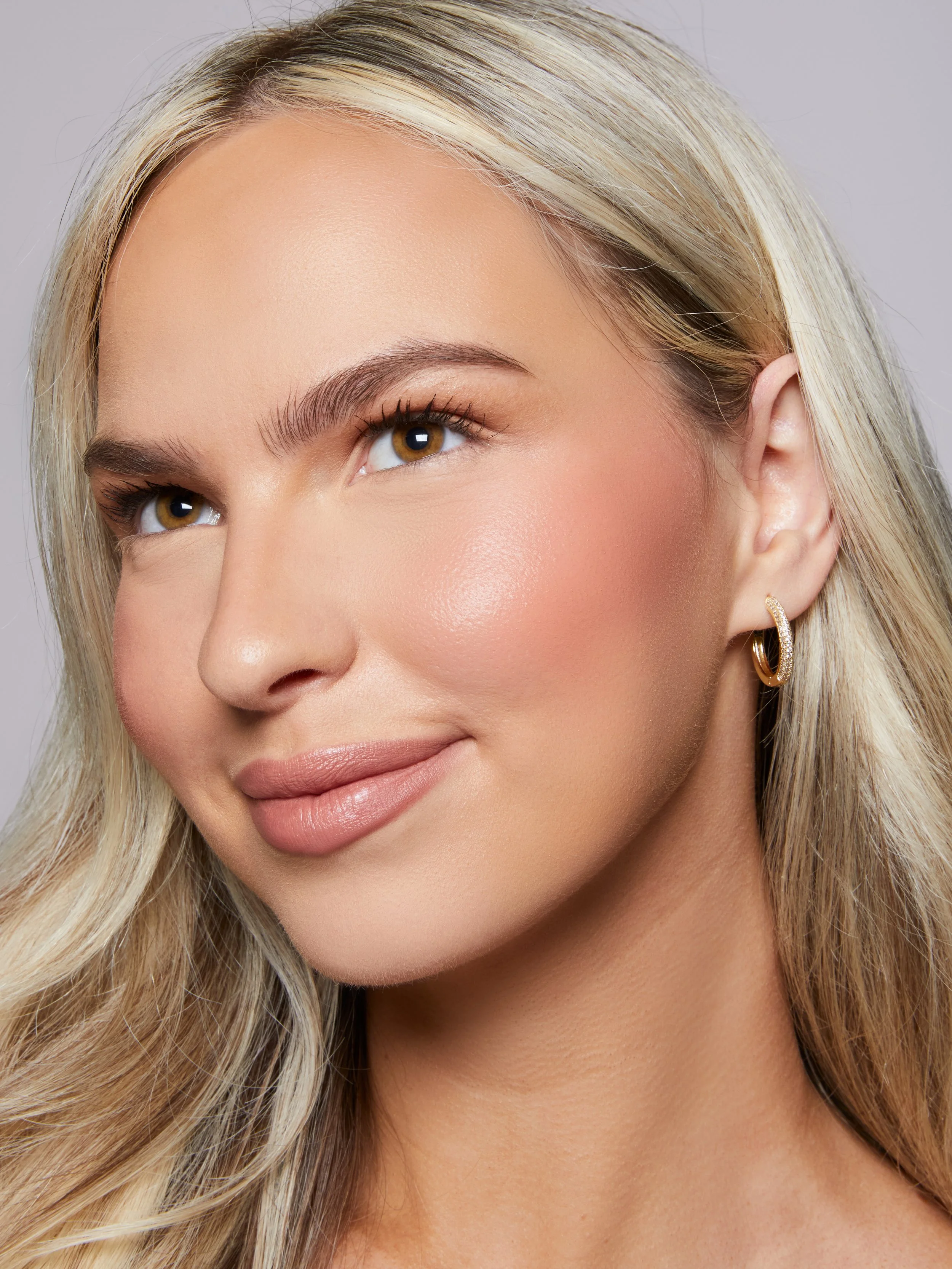 MODEL_MULTISTICK_Esra_Sorbet_0120_RGB_UNCROPPED_DESIGN.jpg