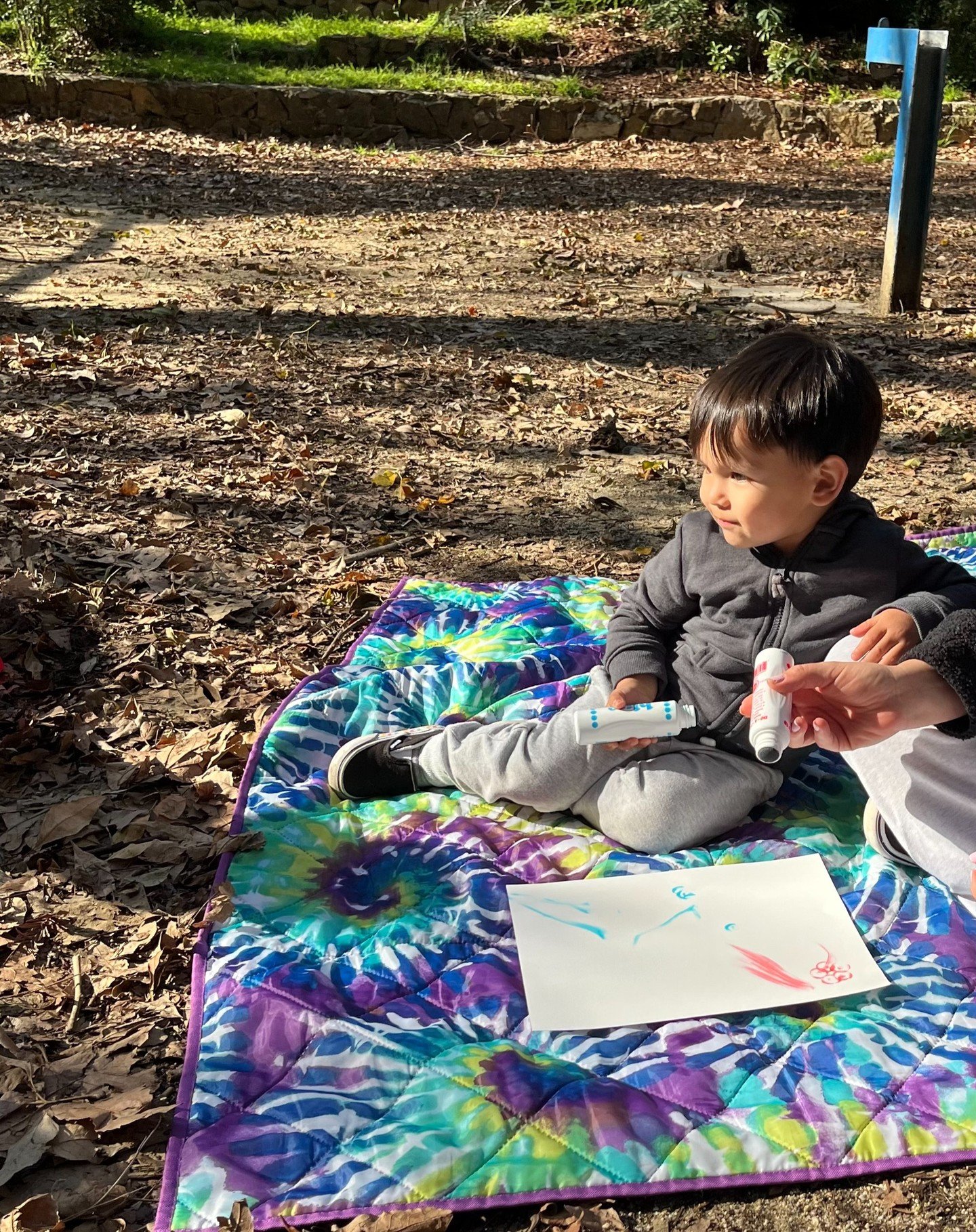💚 We only have a few spots left for May-June Parent &amp; Me outdoor Spanish classes for children ages 1-4! Sing and read and move, explore nature, play instruments, and introduce your little one to art! No prior knowledge of Spanish required. Just 