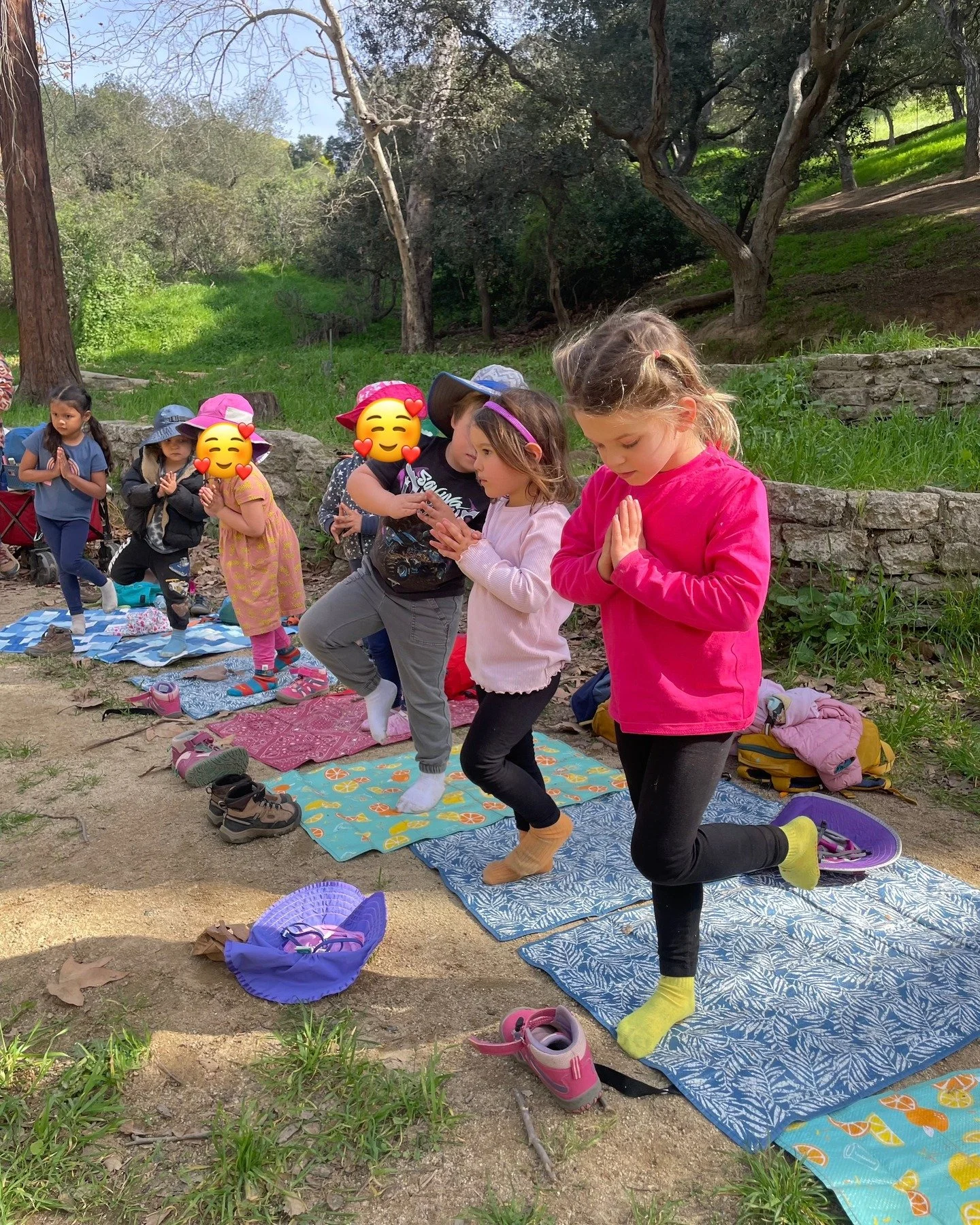 💚Have your kids practice yoga and Spanish with us at Southern California&rsquo;s first language immersion forest preschool, established in 2018 by a Harvard-educated researcher/teacher/parent! Sign up for an in-person tour on our website, see the li