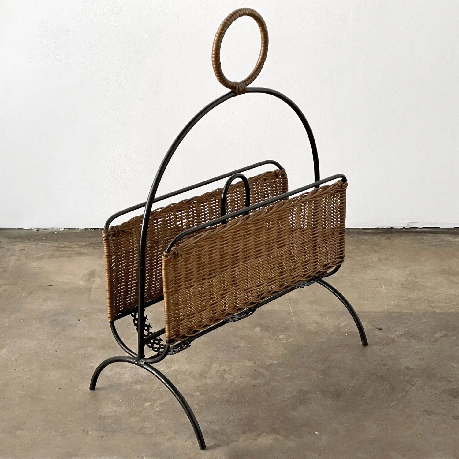 Mategot Magazine Rack — e l e p h a n t e