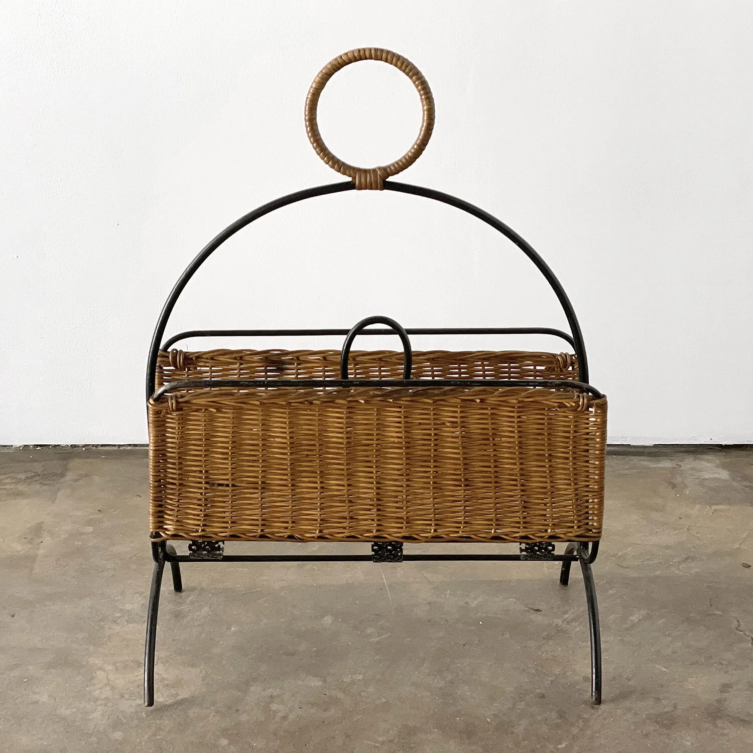 Mategot Magazine Rack — e l e p h a n t e