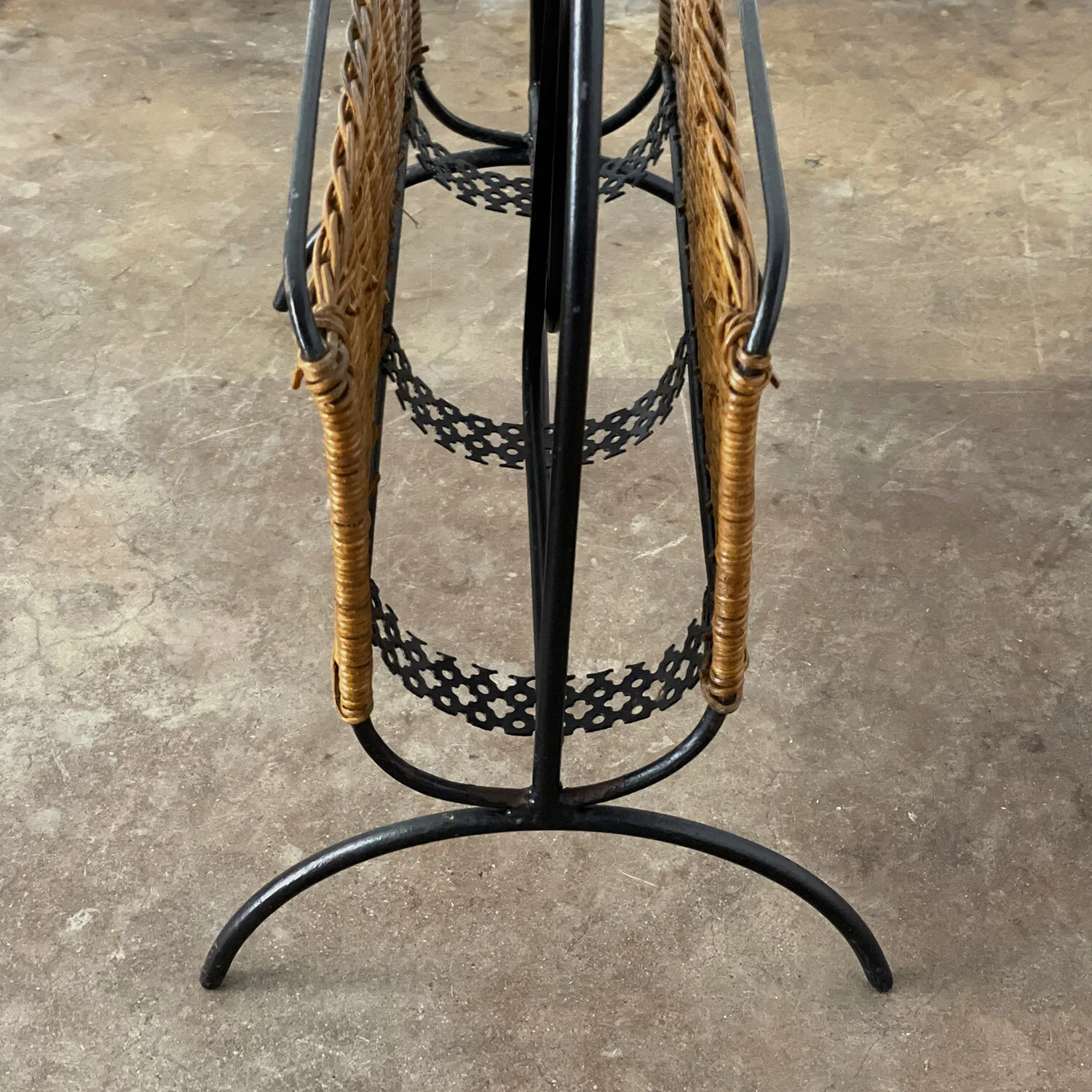 Mategot Magazine Rack — e l e p h a n t e