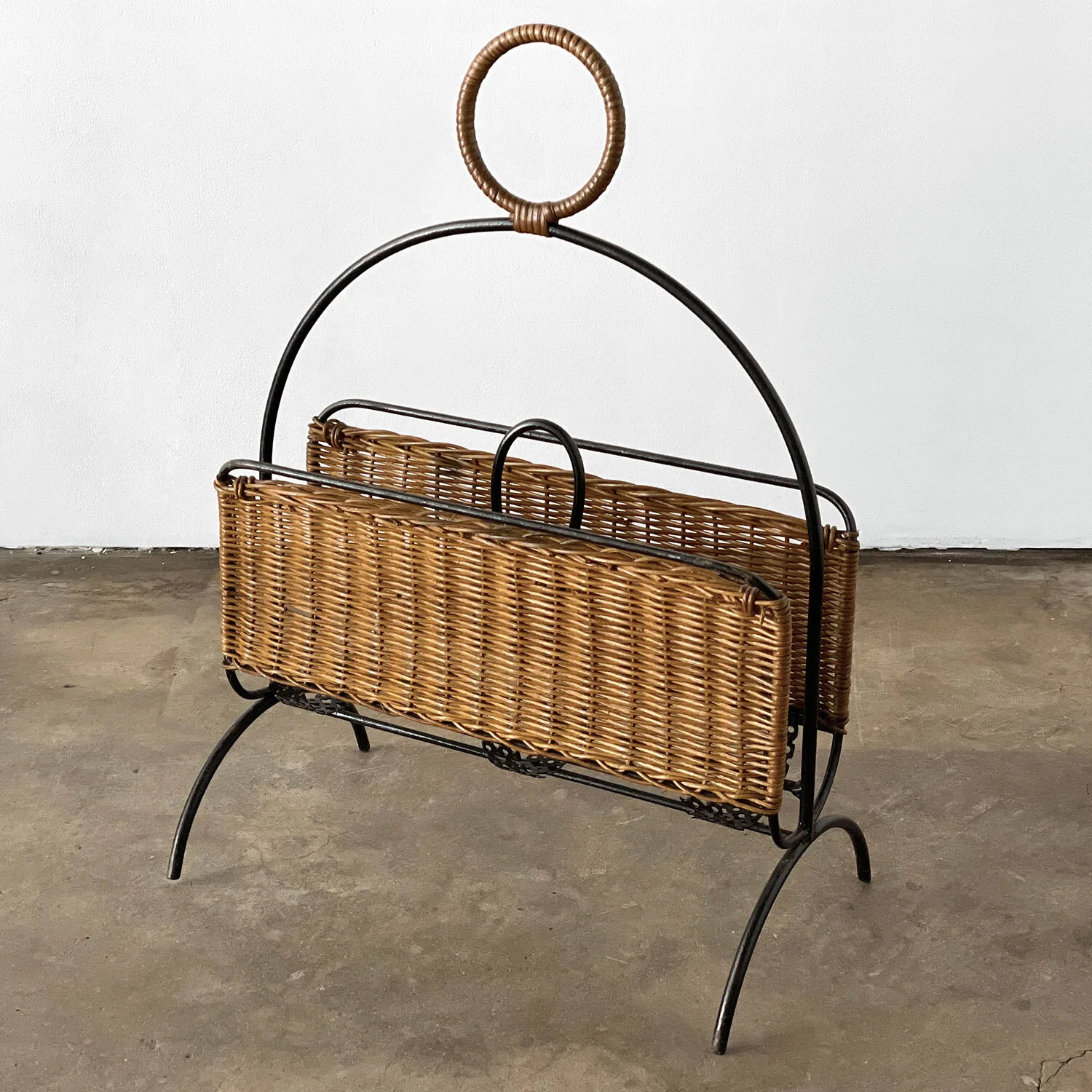 Mategot Magazine Rack — e l e p h a n t e
