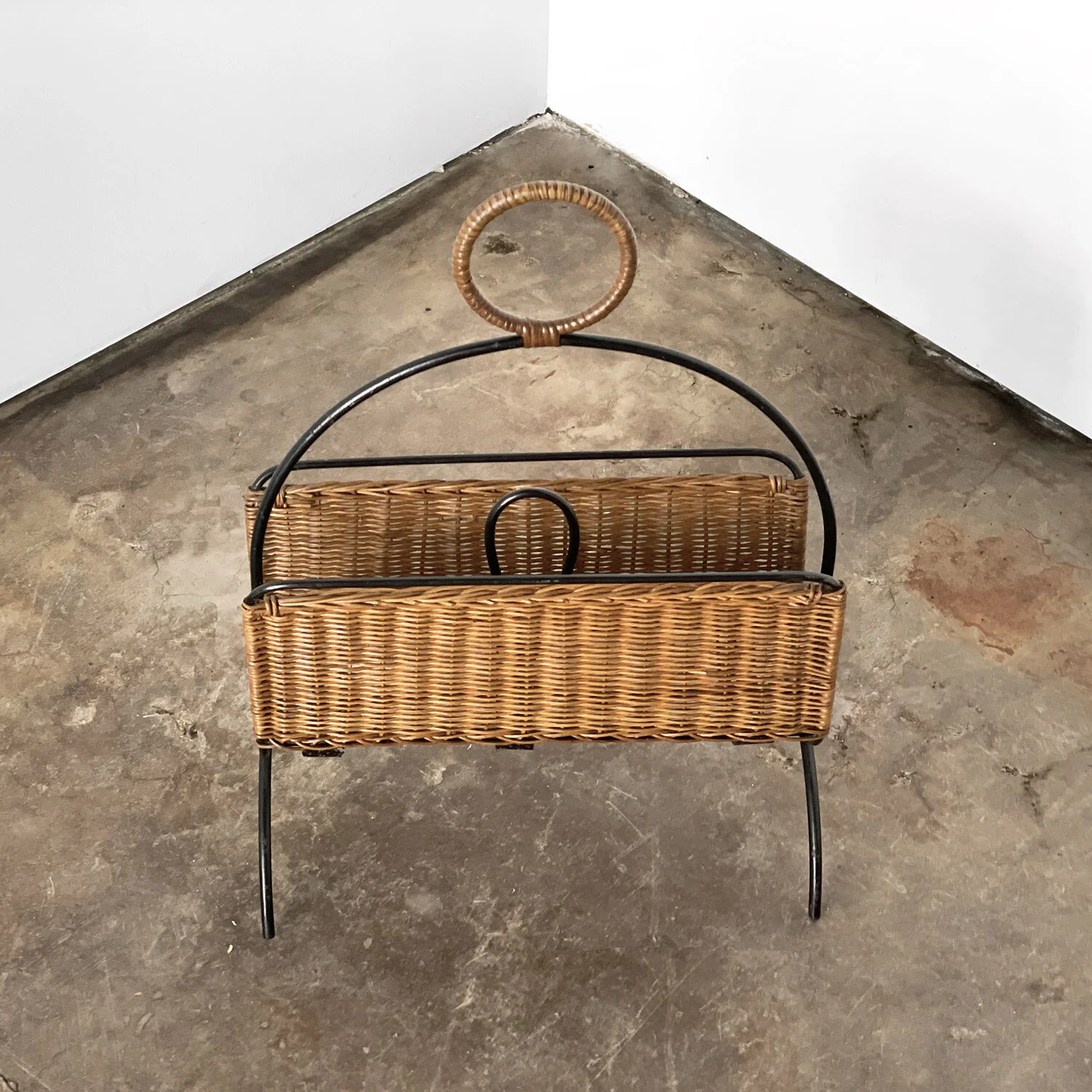 Mategot Magazine Rack — e l e p h a n t e