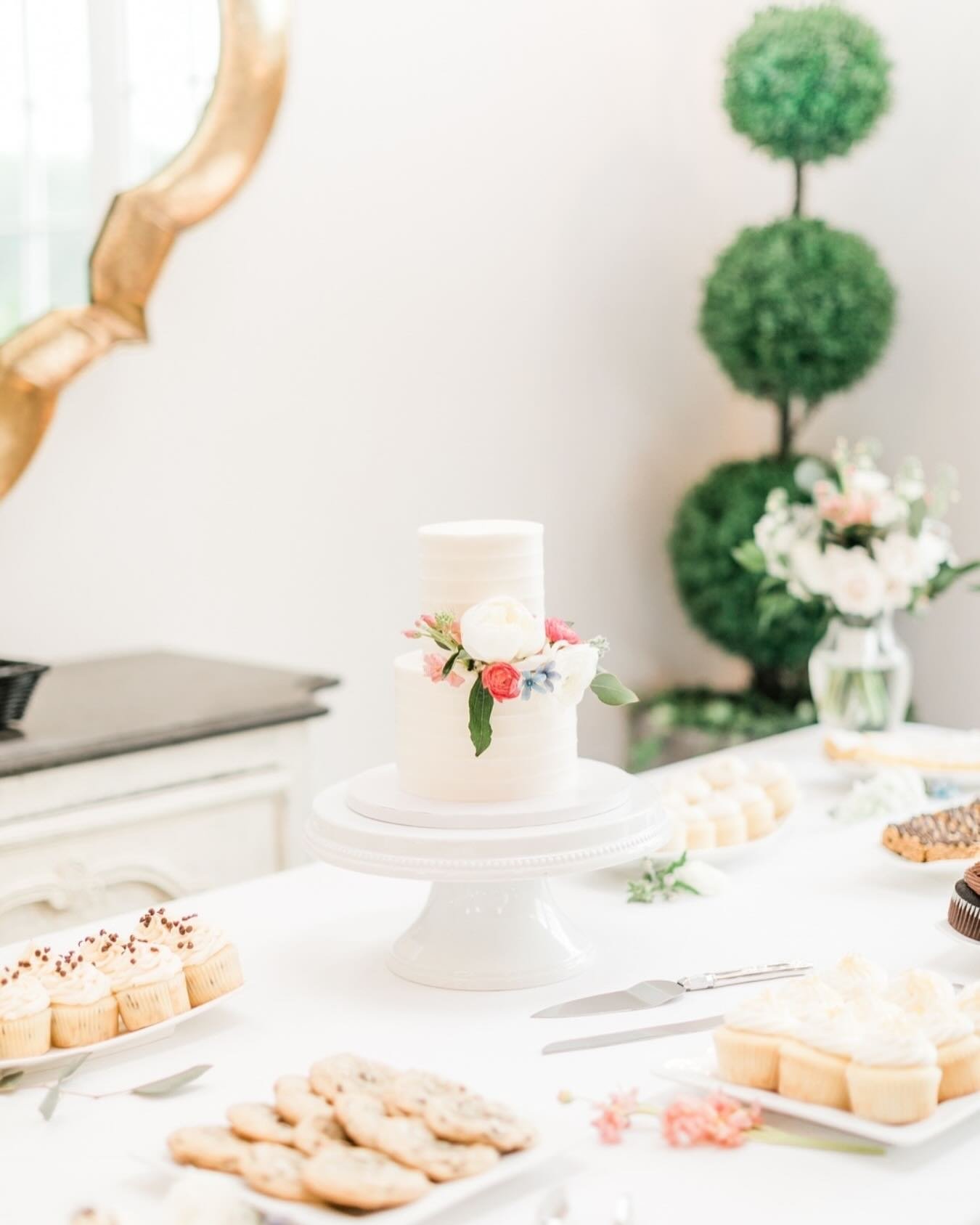 Throw back to this beautiful dessert bar! 
⠀⠀⠀⠀⠀⠀⠀⠀⠀
Photography: @mroddaphoto
Venue: @burlingtonweddingsva
Planning: @heatherwiththehive | @thehiveweddingco
Flowers: @weddingsbyvogue