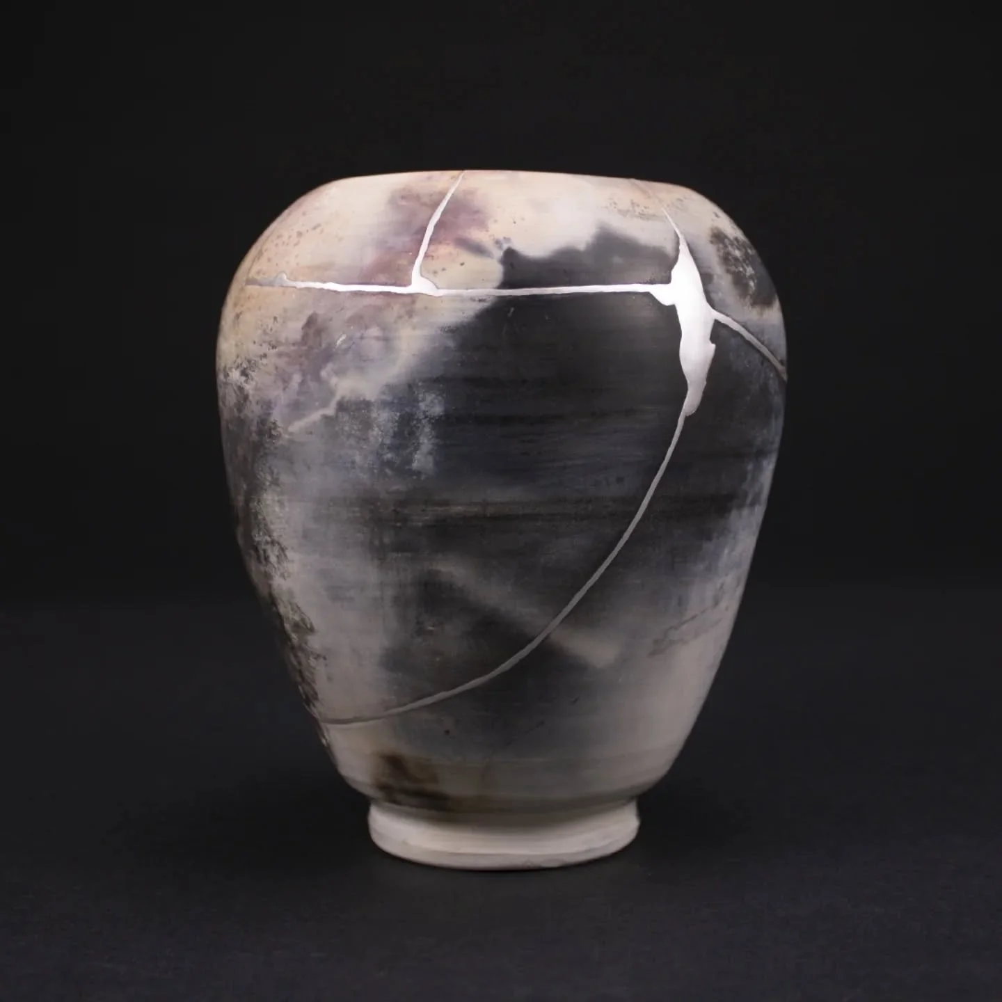 This is a piece of a Lawrence local ceramic artist, Alex Caro @pacstudios.art . We were fortunate to repair his beautiful piece. 

大学時代の友人の作品をお直しさせて頂きました。銀の色の変化が楽しみです。

#lawrenceks 
#kintsugi 
#gintsugi 
#銀継ぎ