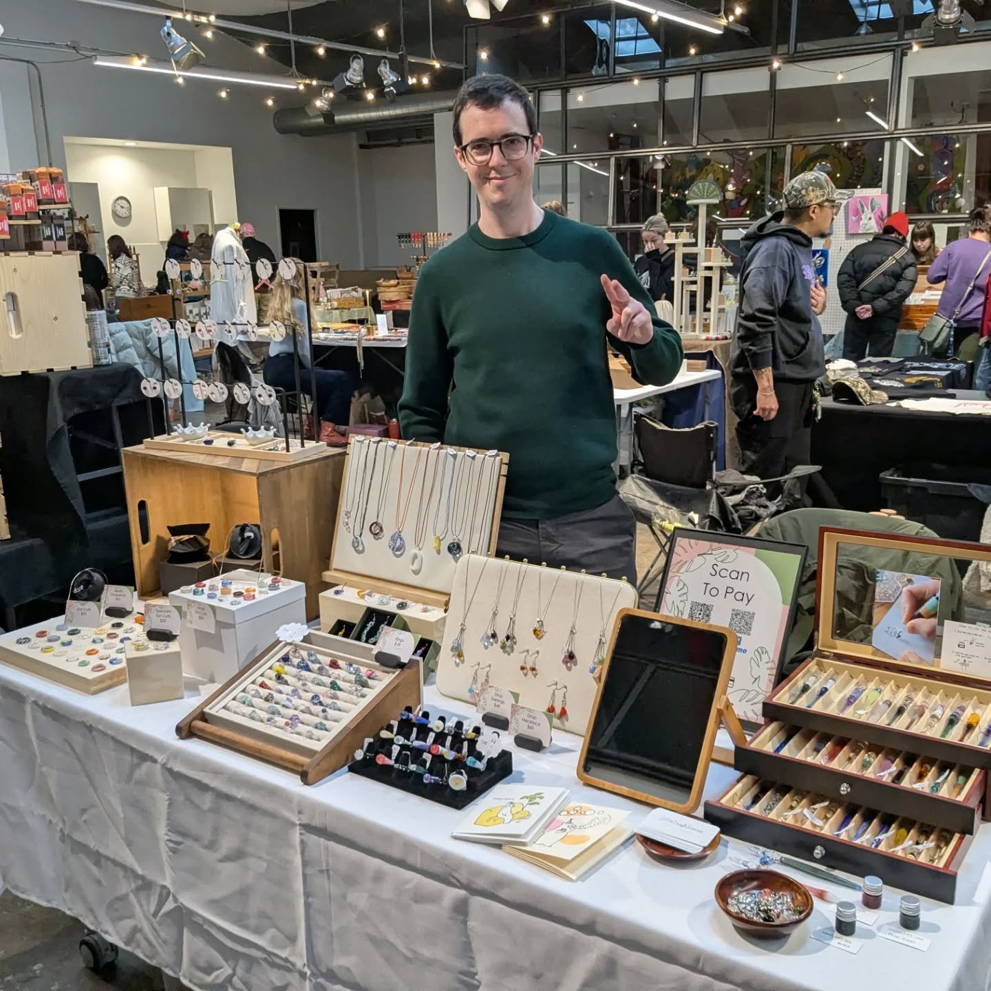 @lolalawrence 
We are next to cute foster kittens. ❤️
LOLA GIANT today! 10am to 5pm!