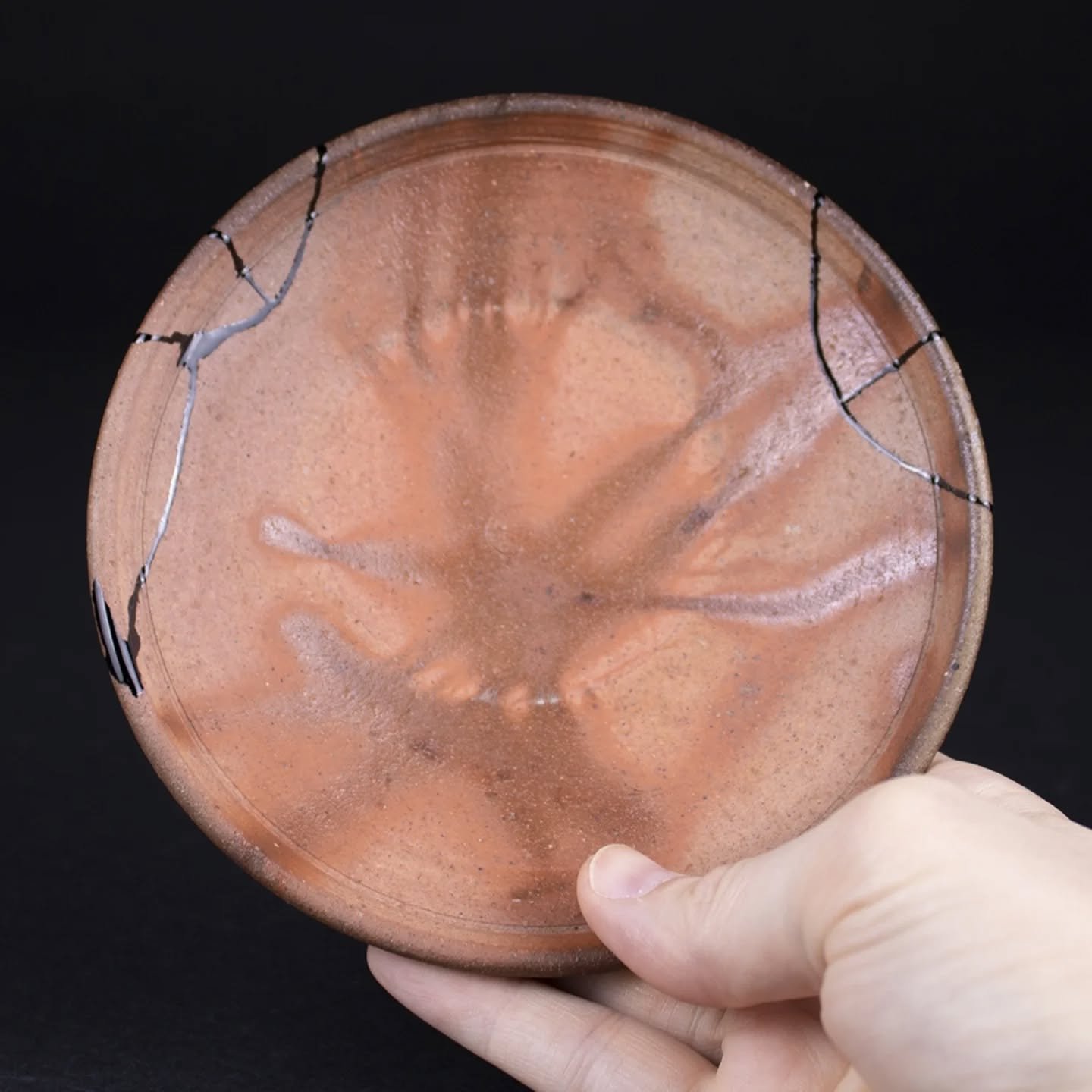 Nuritate black.
This beautiful dish was a Christmas gift from the Japanese student that our clients hosted. Unfortunately, it was damaged in shipping.
We are so happy that we could repair it, so it will be used and stay one as a symbol of their frien