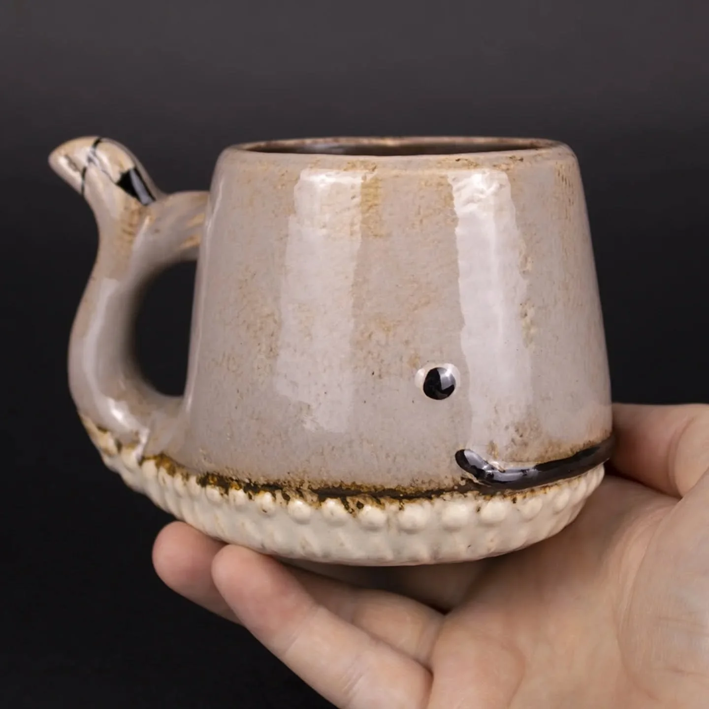 Cute whale mug. Black nuritate urushi finish. We think the black finish looks perfect. 🐳