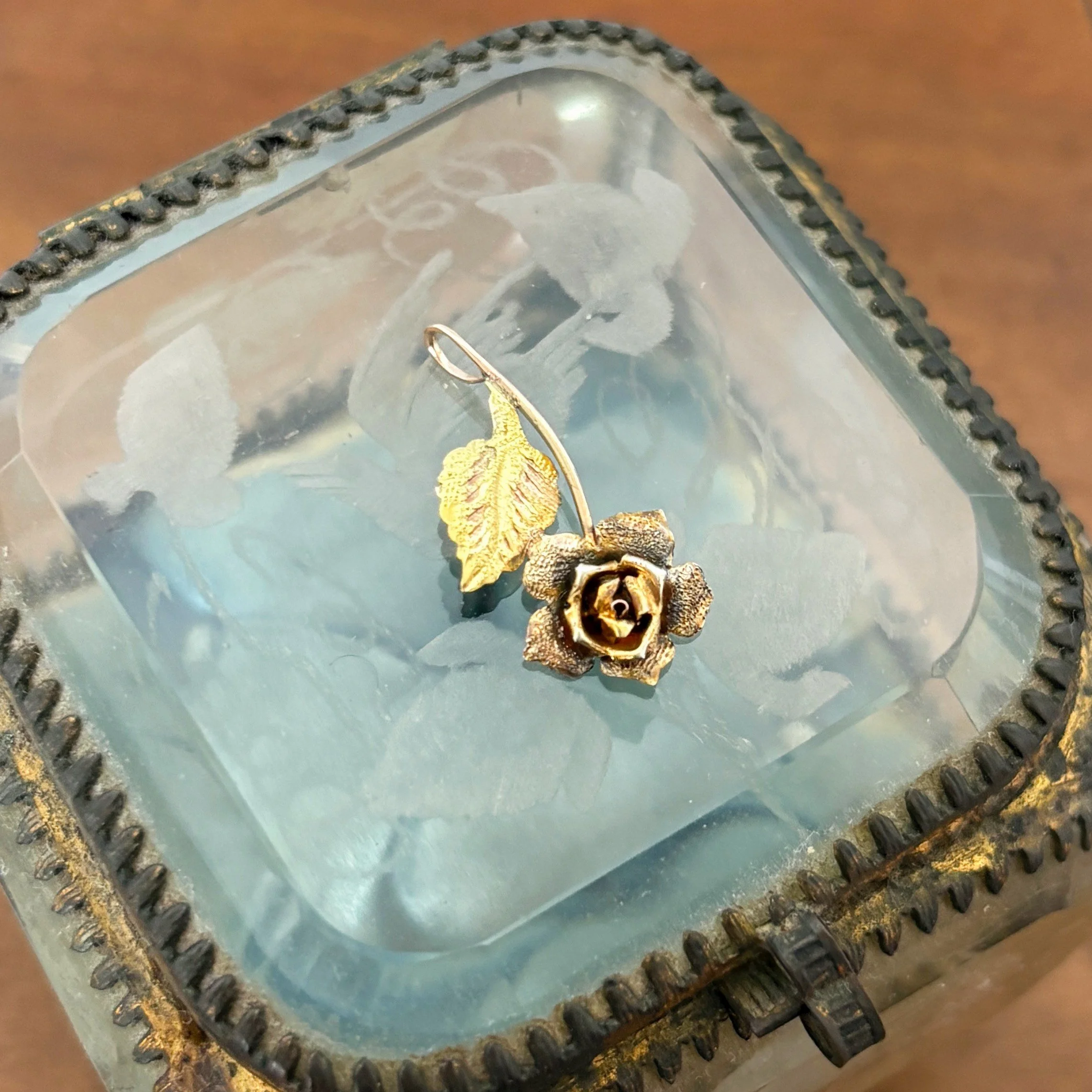CA301 rose pendant 1.jpg