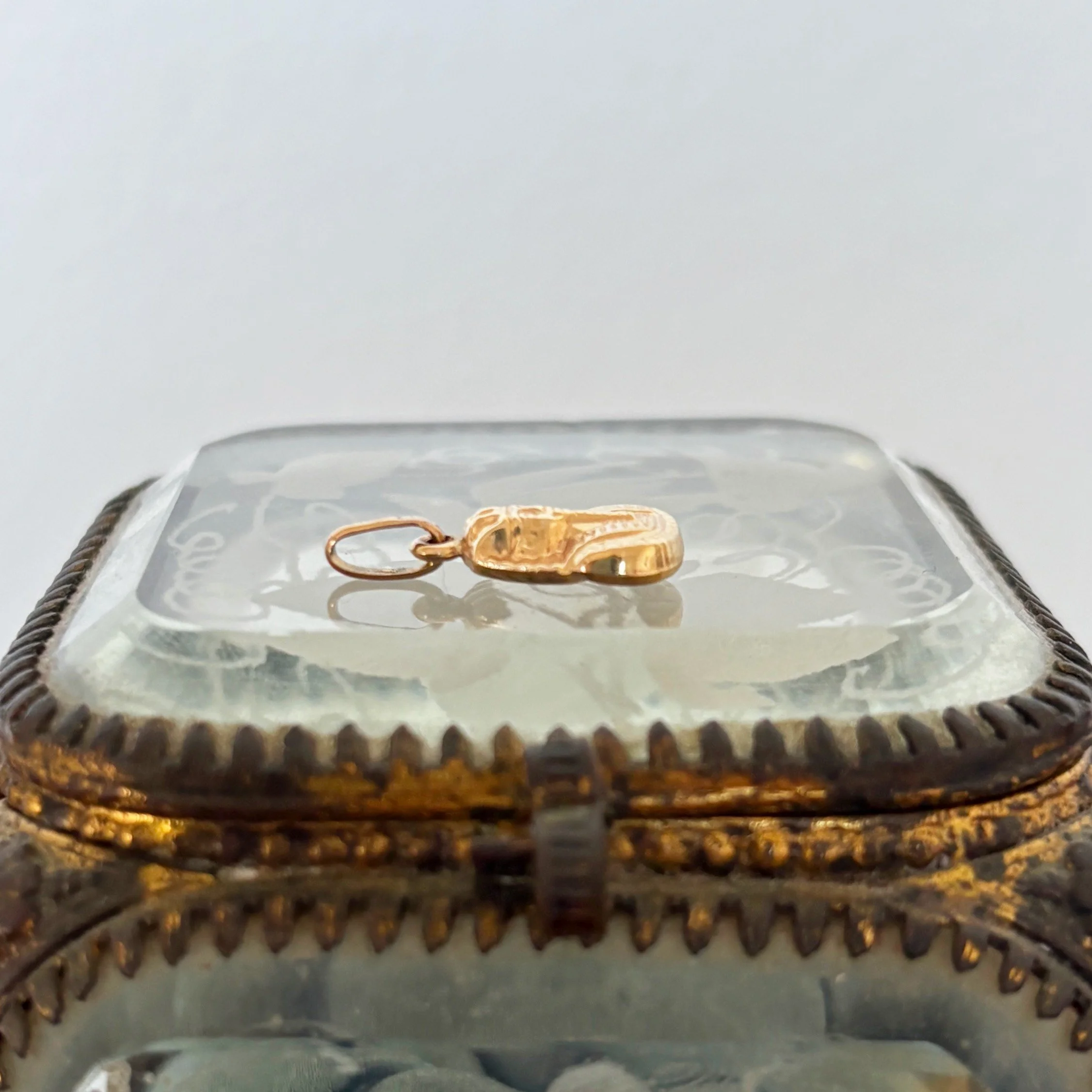 CA305 tutankamun charm 5.jpg