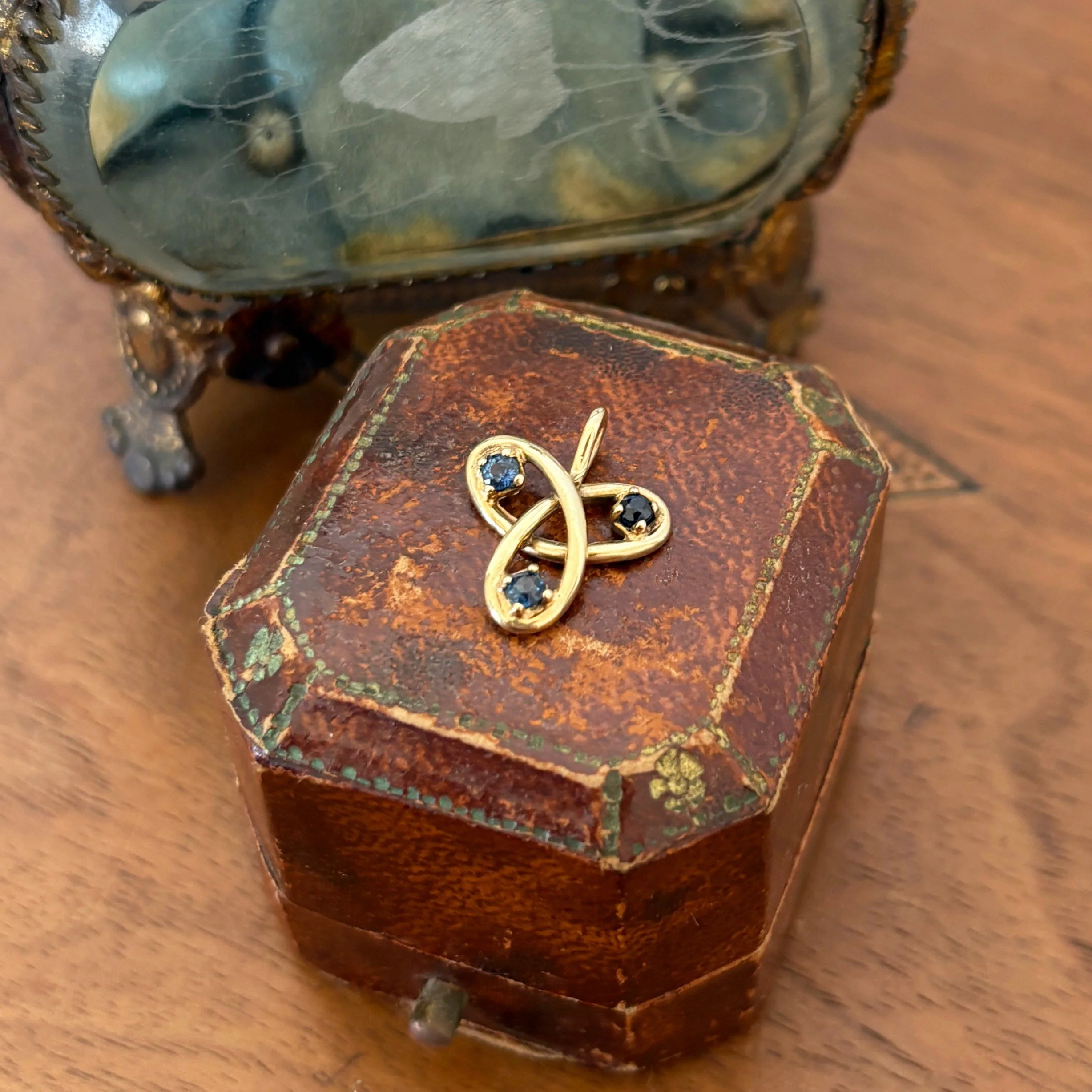CA317 sapphire trefoil 4.jpg