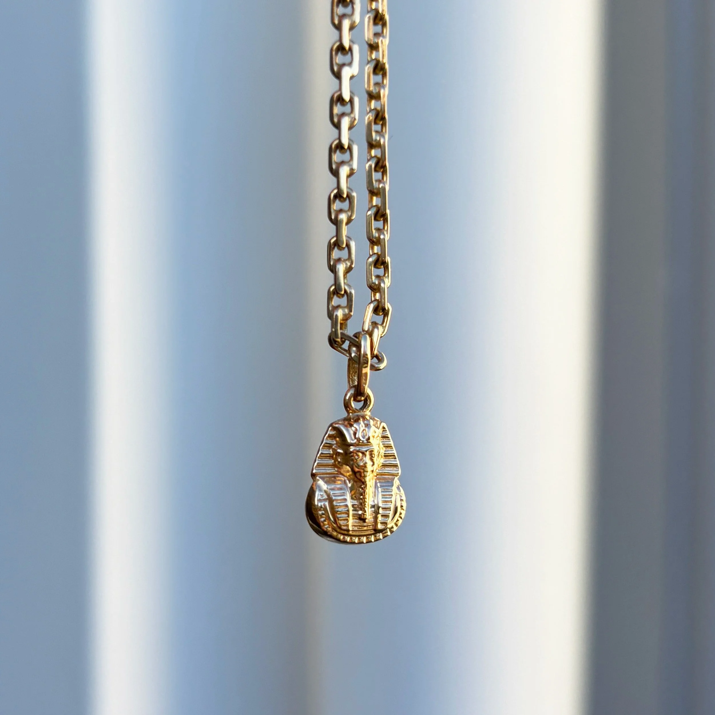 CA305 tutankamun charm 8.jpg