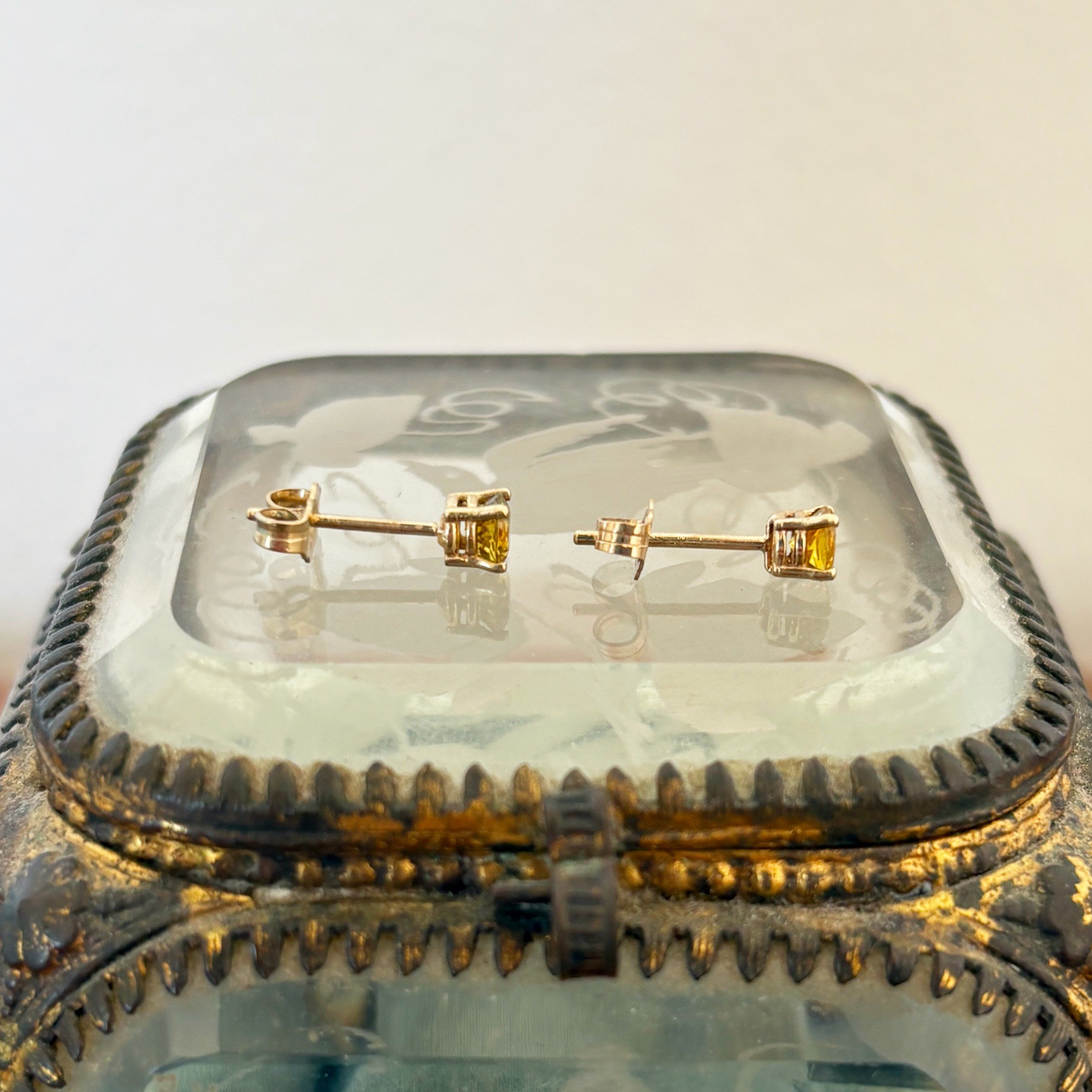 EA032 citrine studs 10.jpg