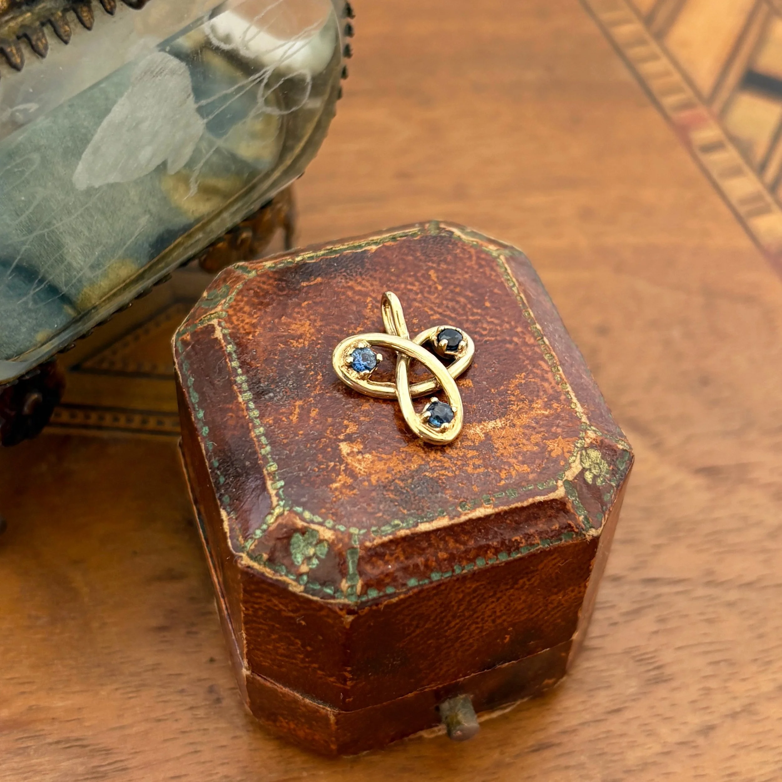 CA317 sapphire trefoil 5.jpg