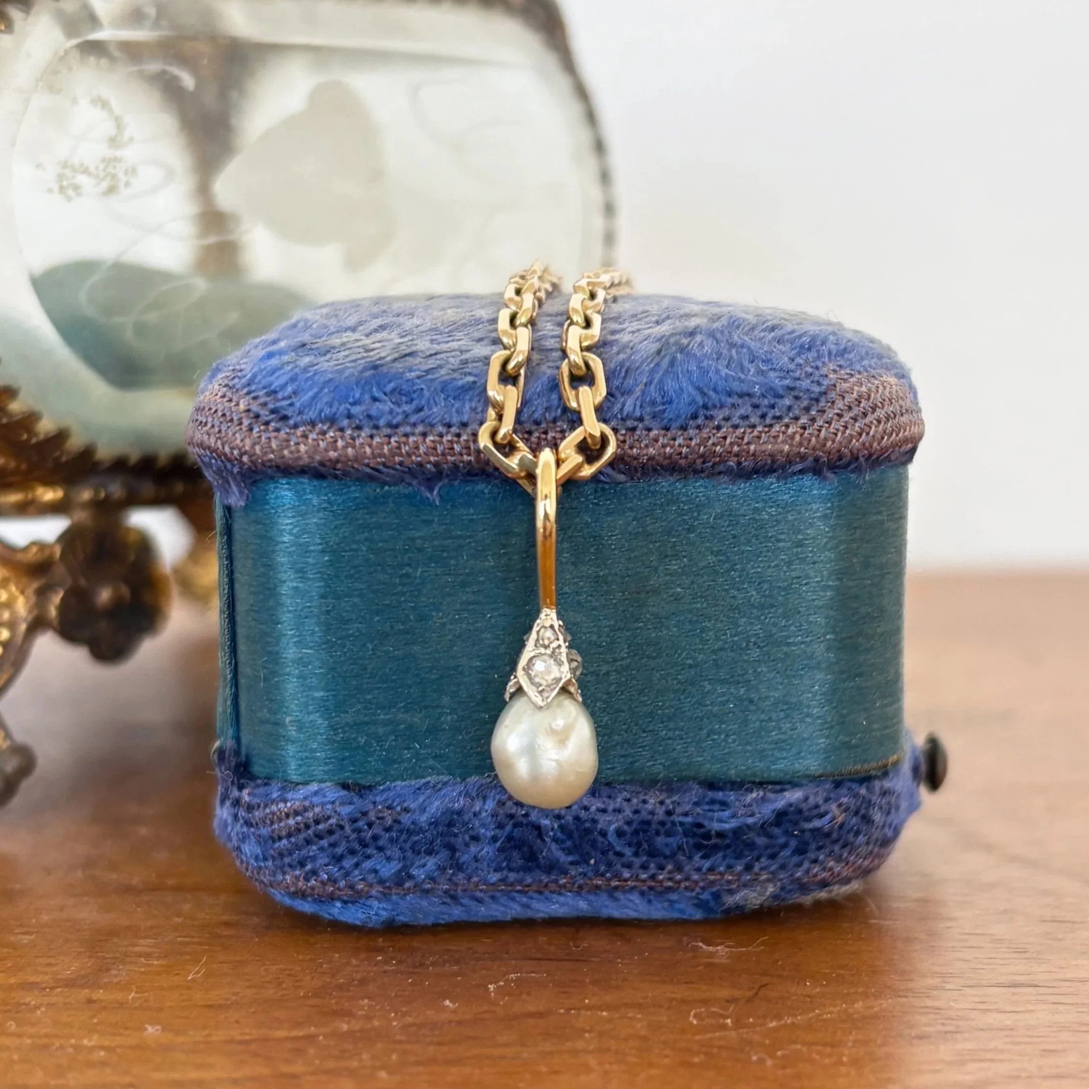 CA289+pearl+and+diamond+pendant+1.jpg