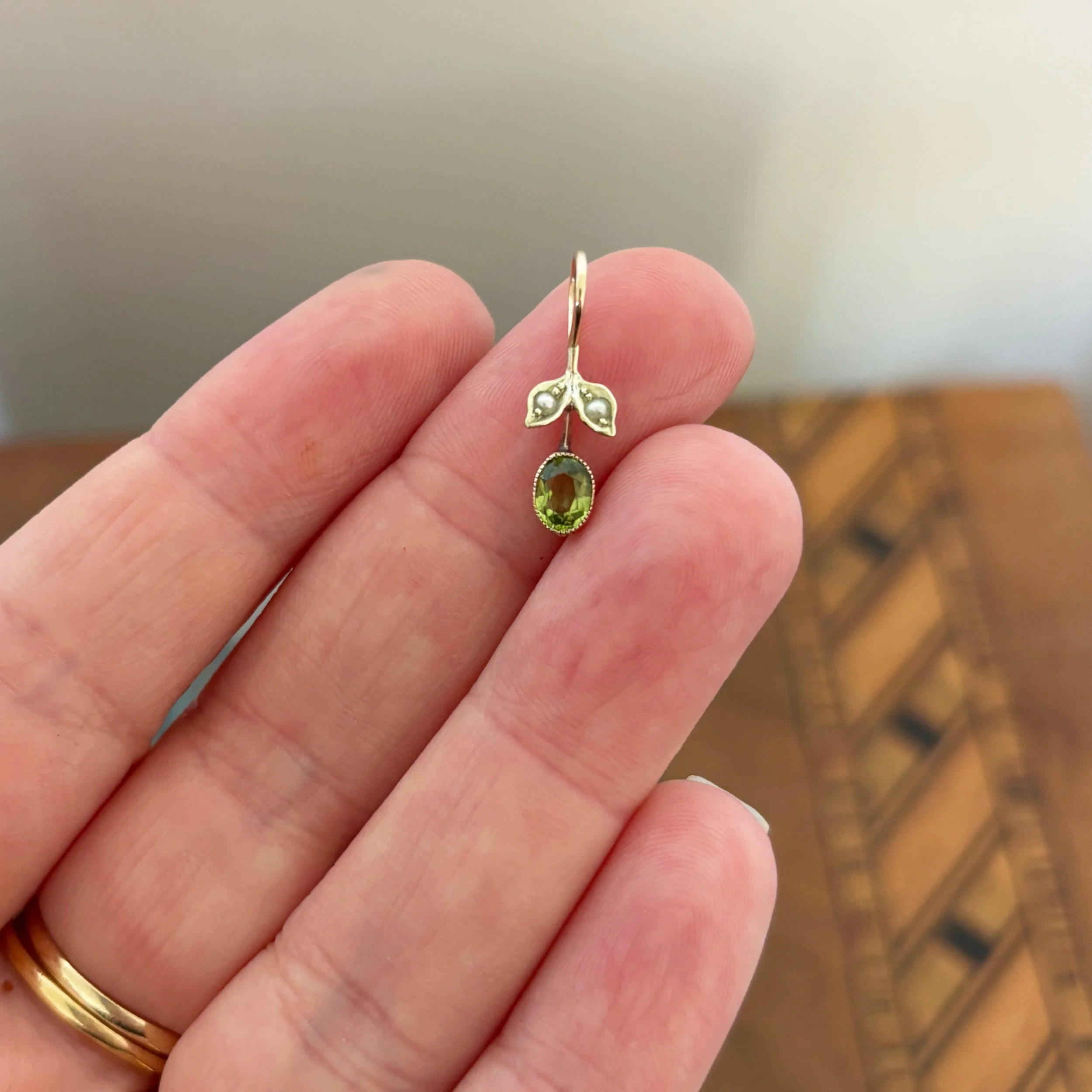 CA312 peridot flower 9.jpg