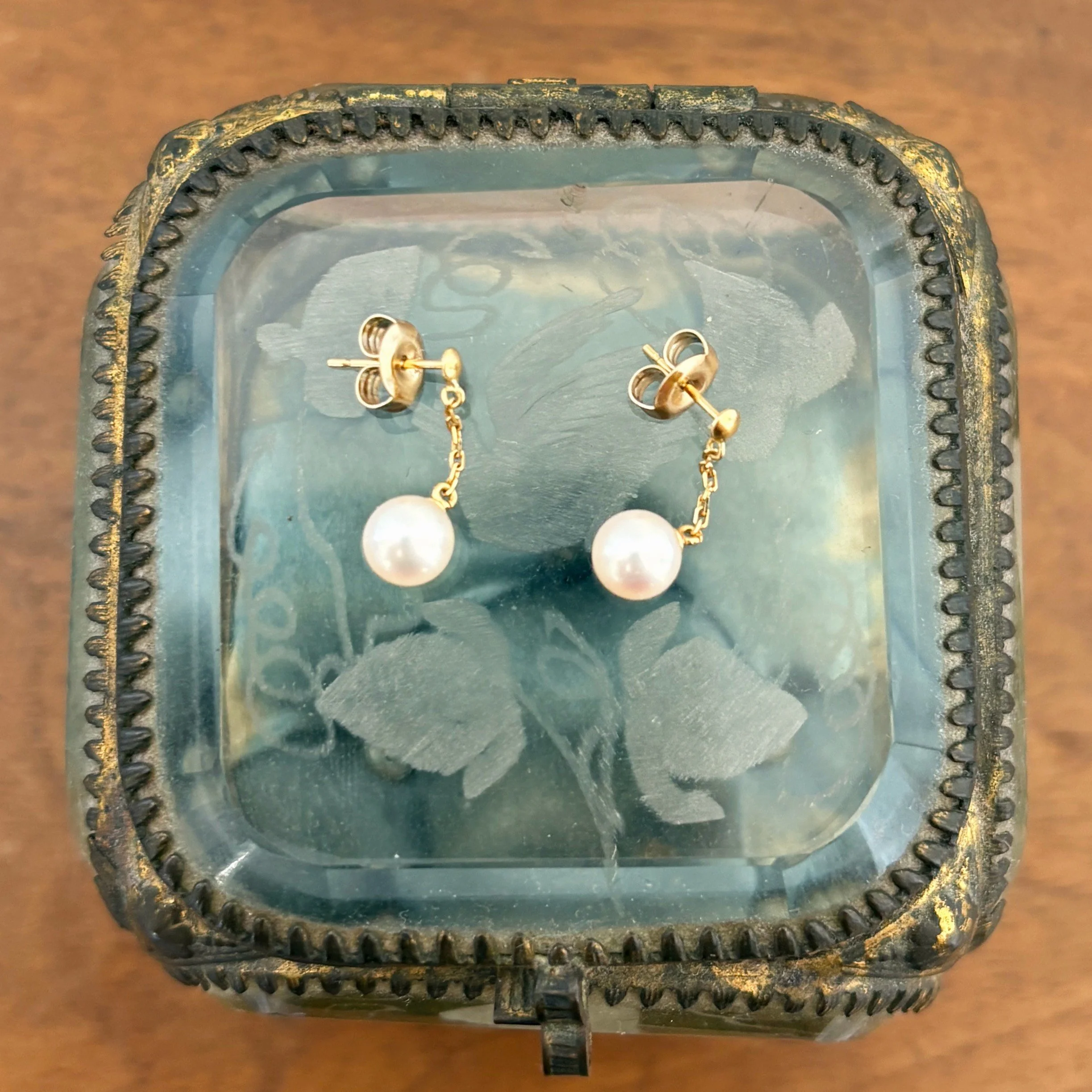 EA037 pearl drop earrings 3.jpg