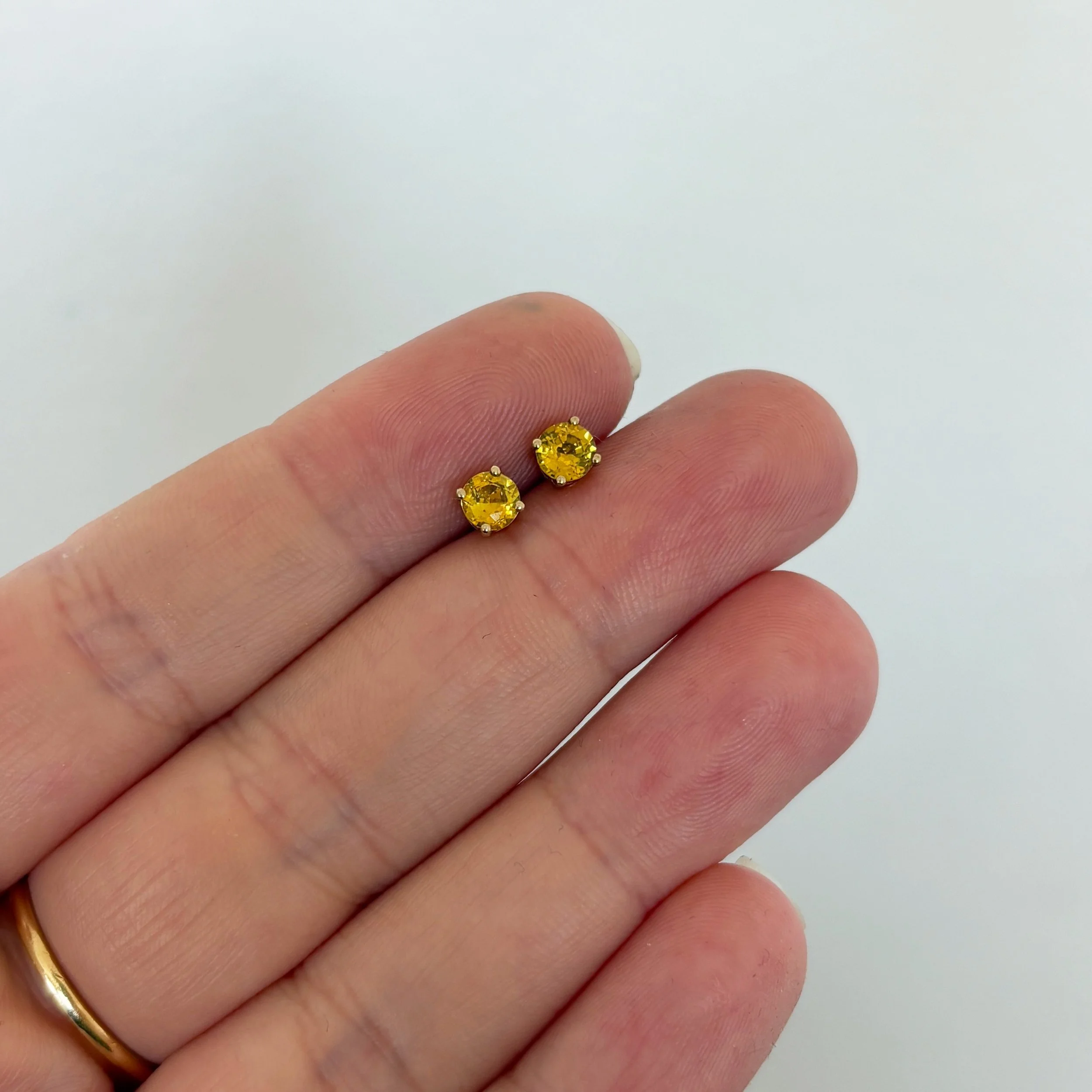 EA032 citrine studs 15.jpg