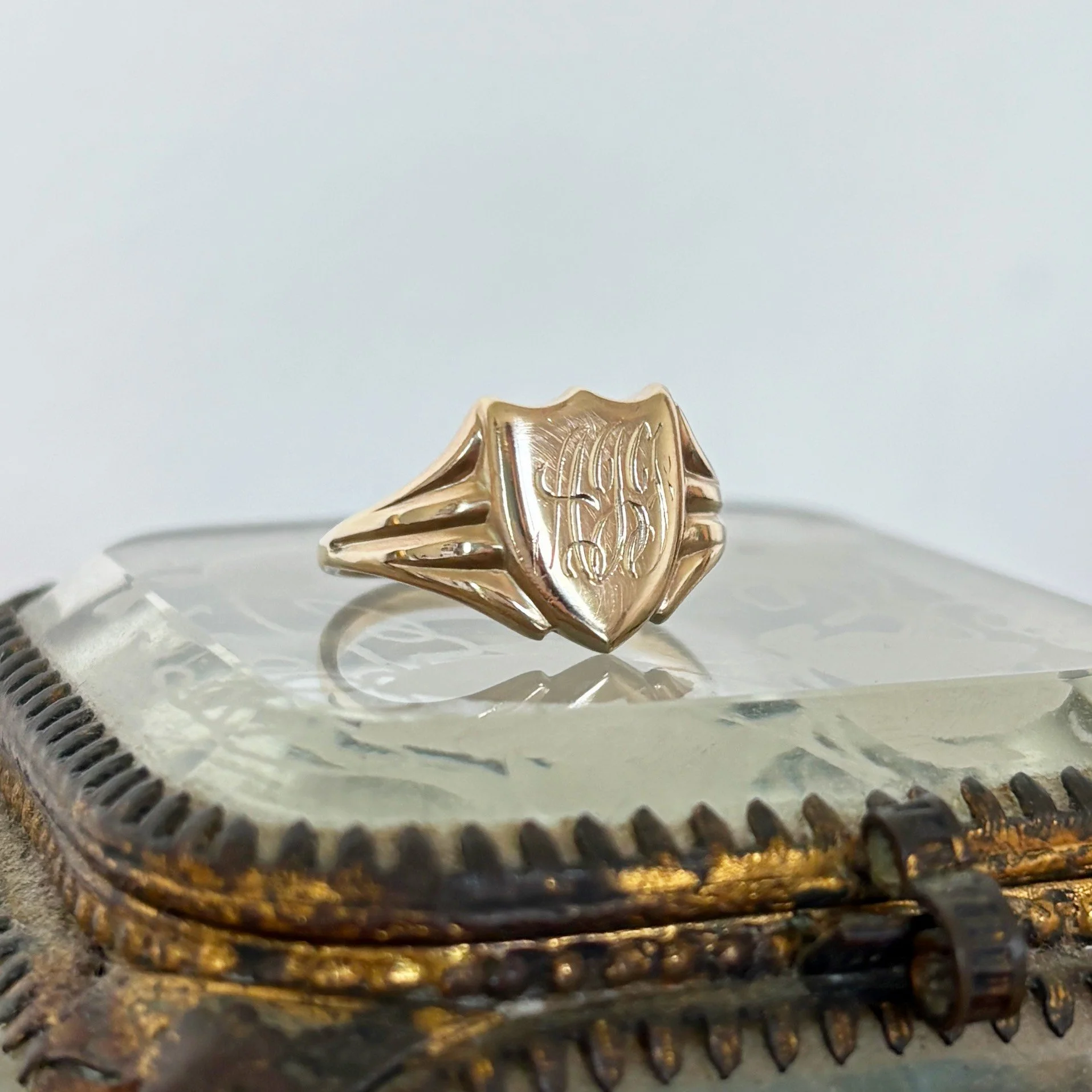 RA363 signet ring 1.jpg