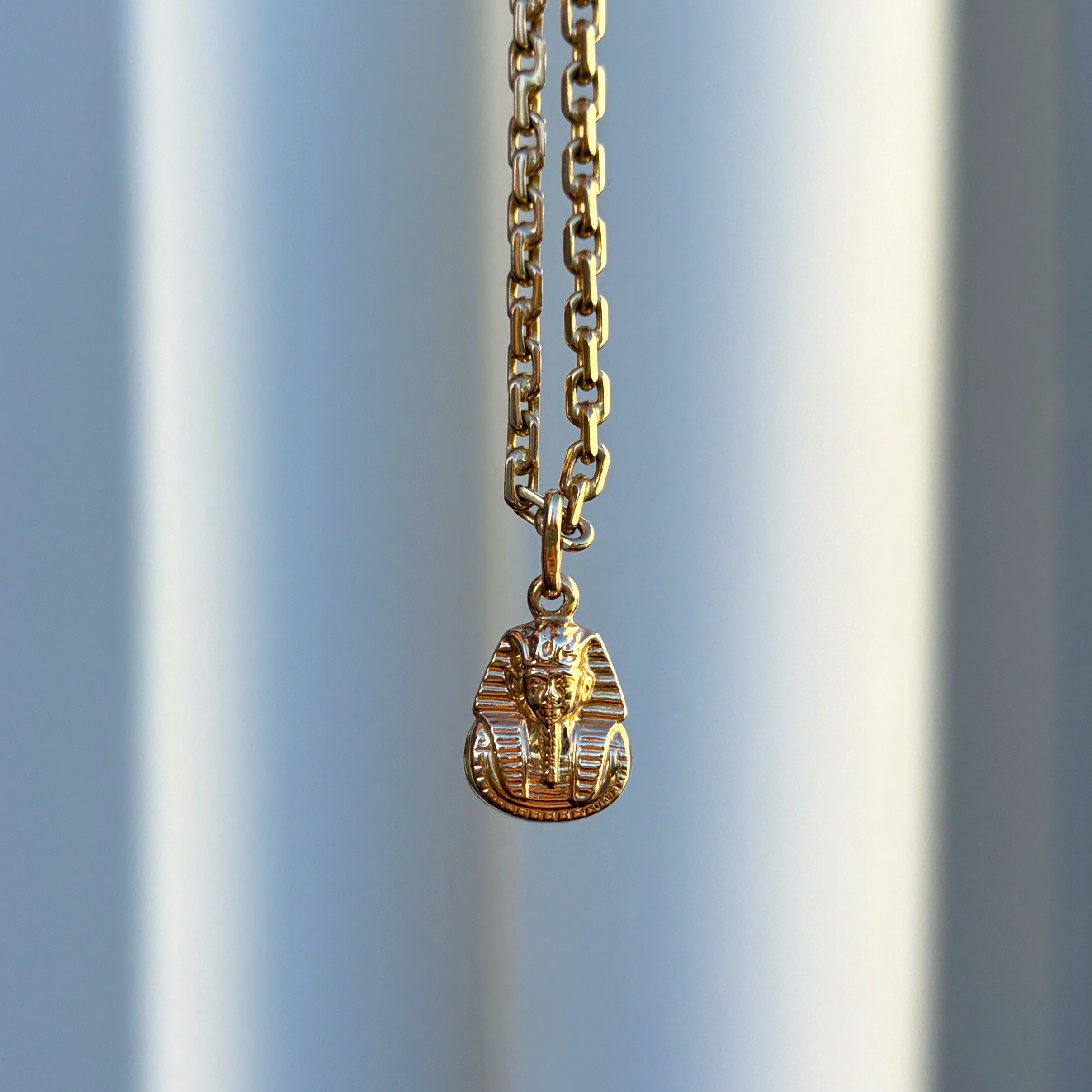 CA305 tutankamun charm 9.jpg