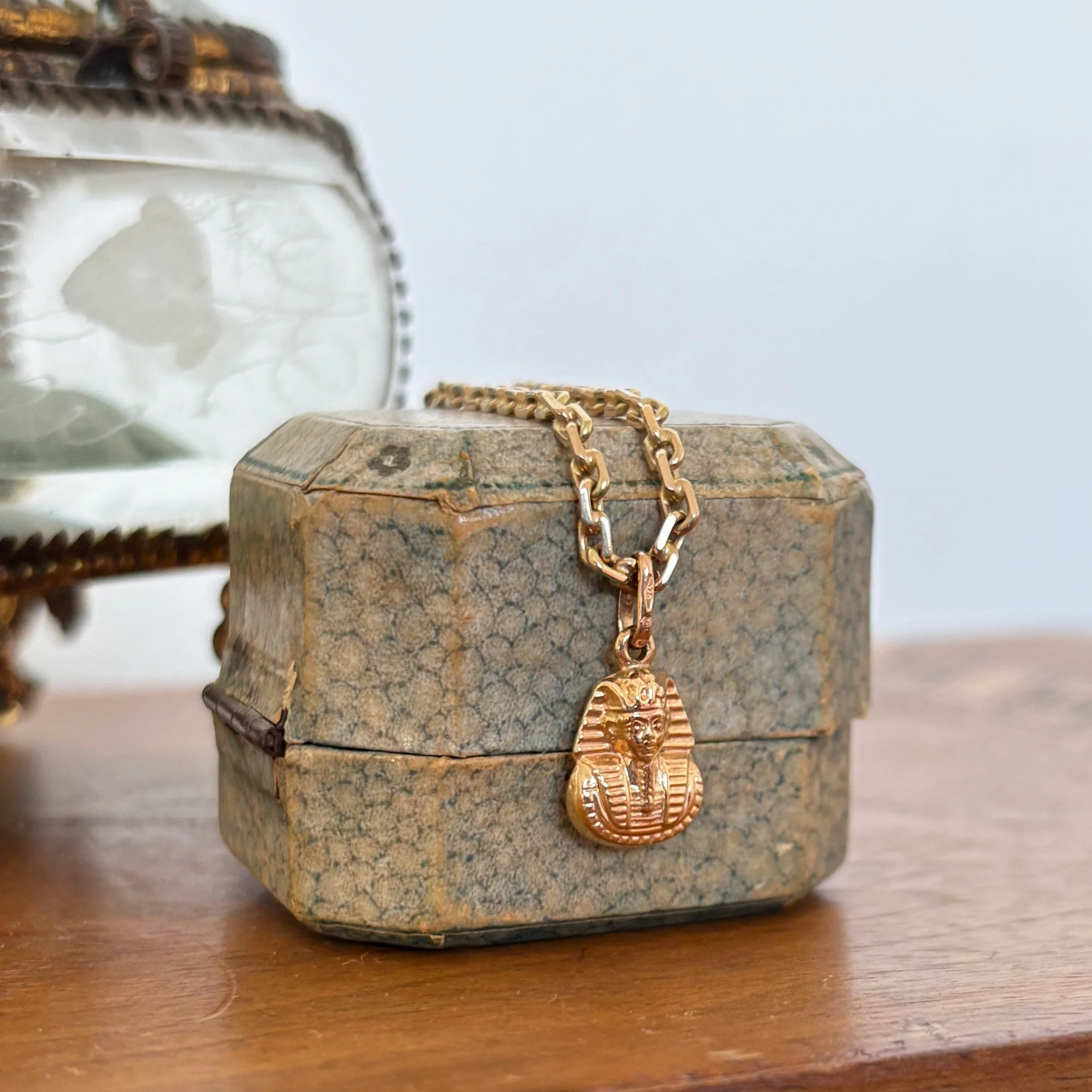 CA305 tutankamun charm 11.jpg