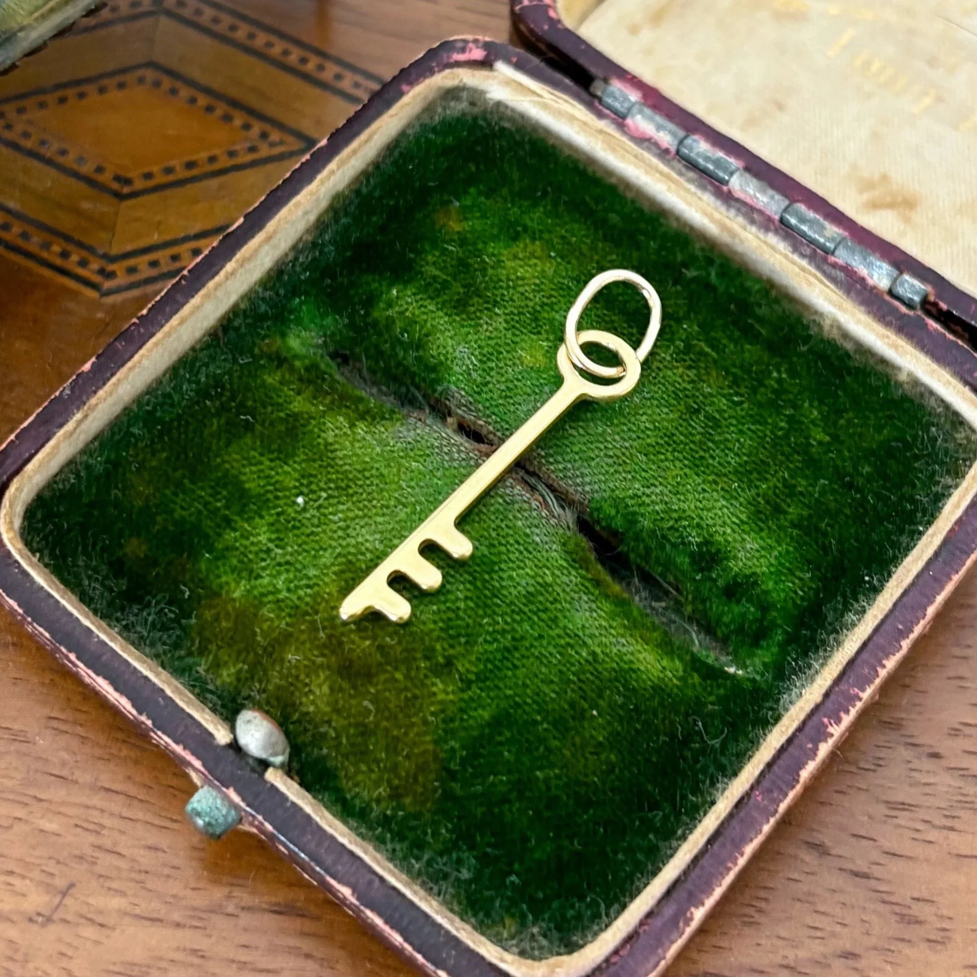 18ct Gold Key Pendant