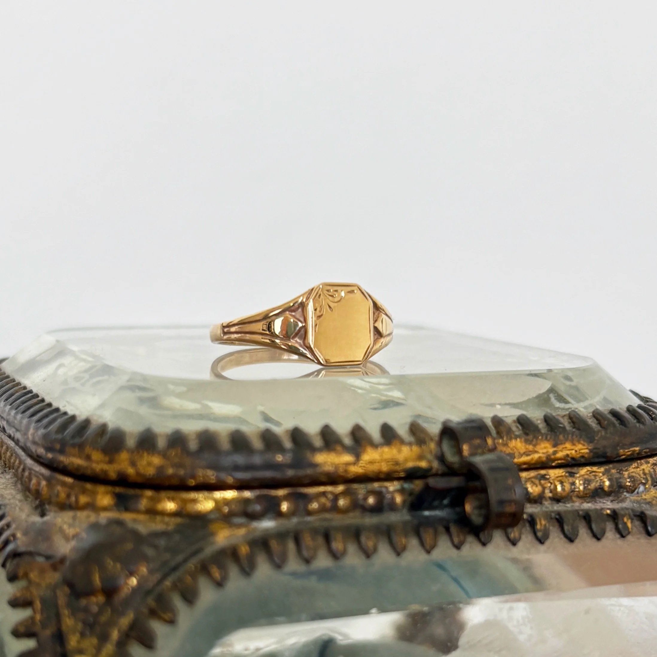 RA351 dainty signet 1.jpg