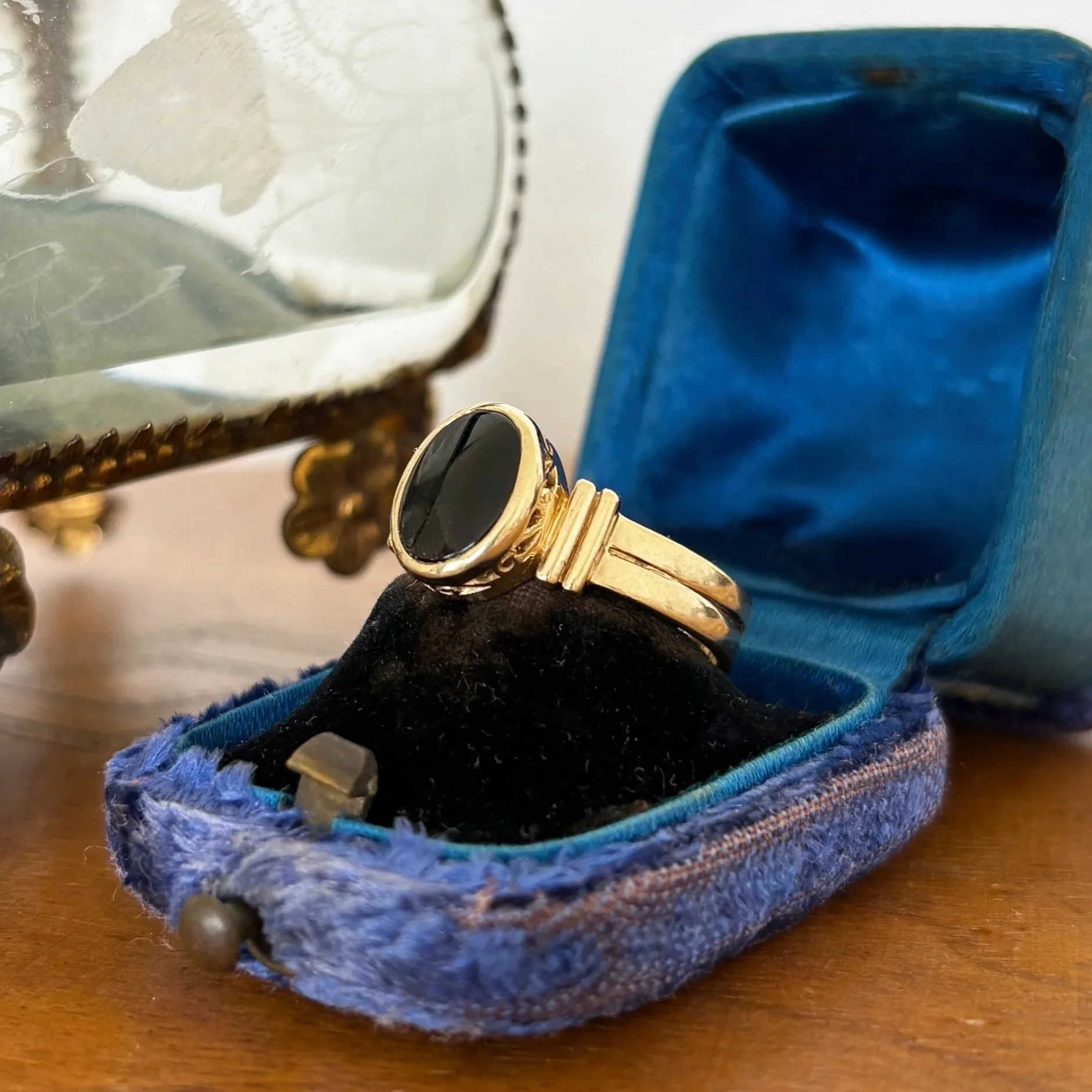 Vintage Onyx Signet Ring in 9ct Gold