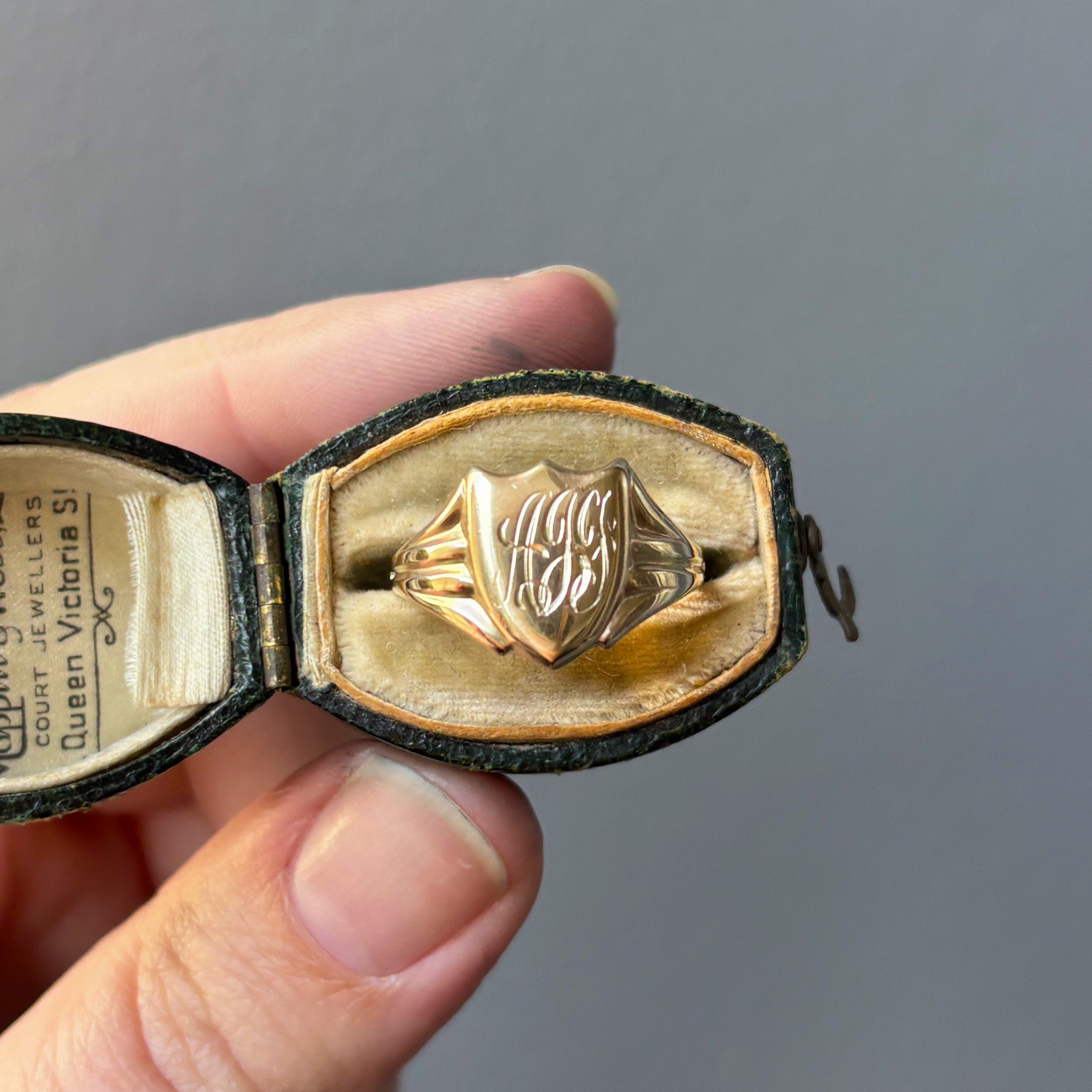 RA363 signet ring 15.jpg
