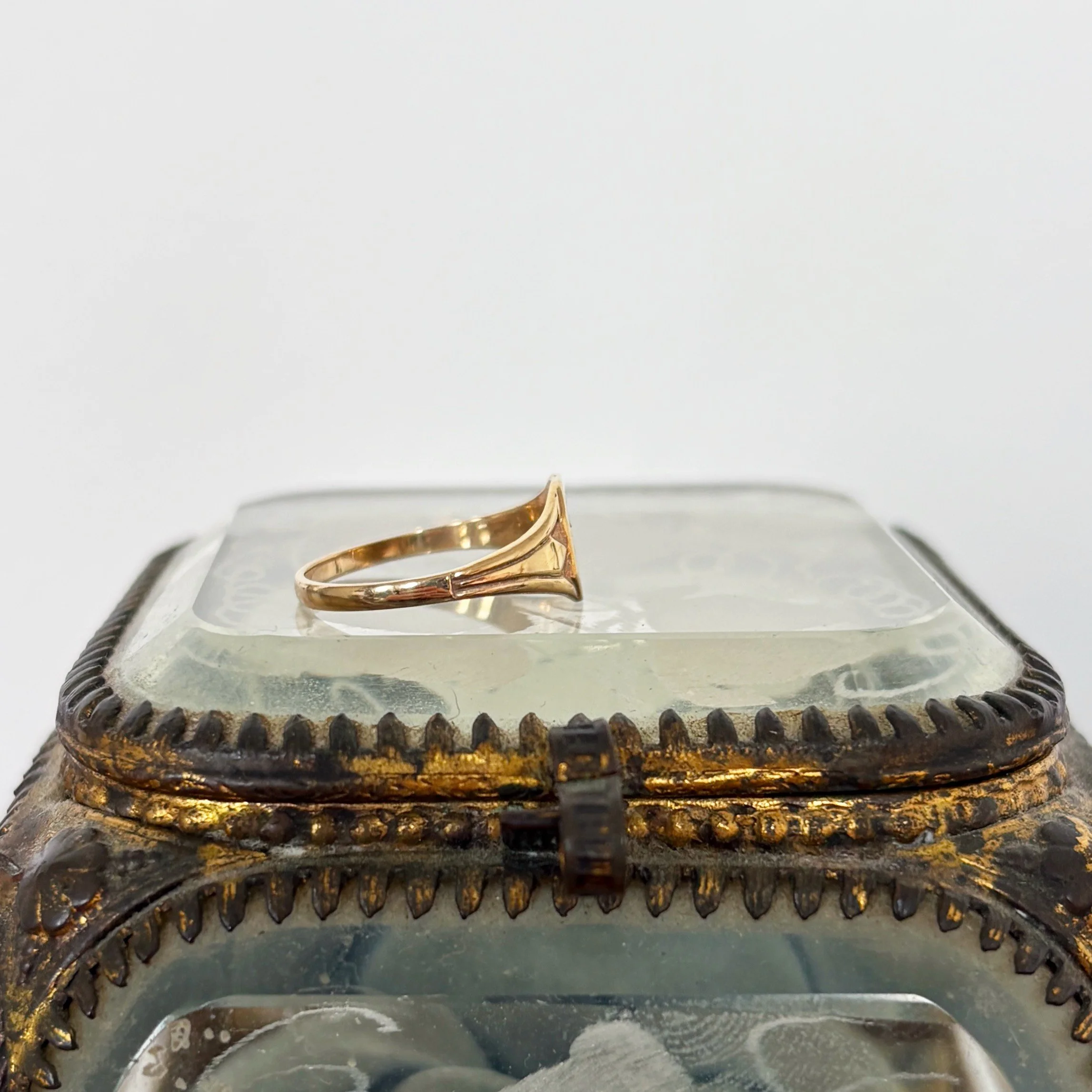 RA351 dainty signet 4.jpg