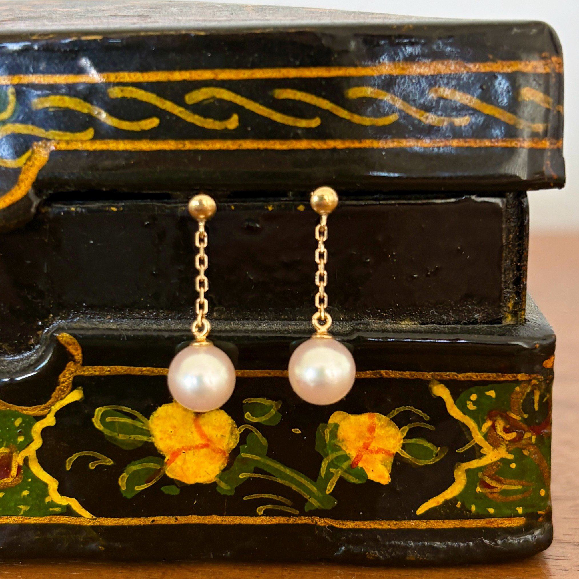 EA037 pearl drop earrings 1.jpg