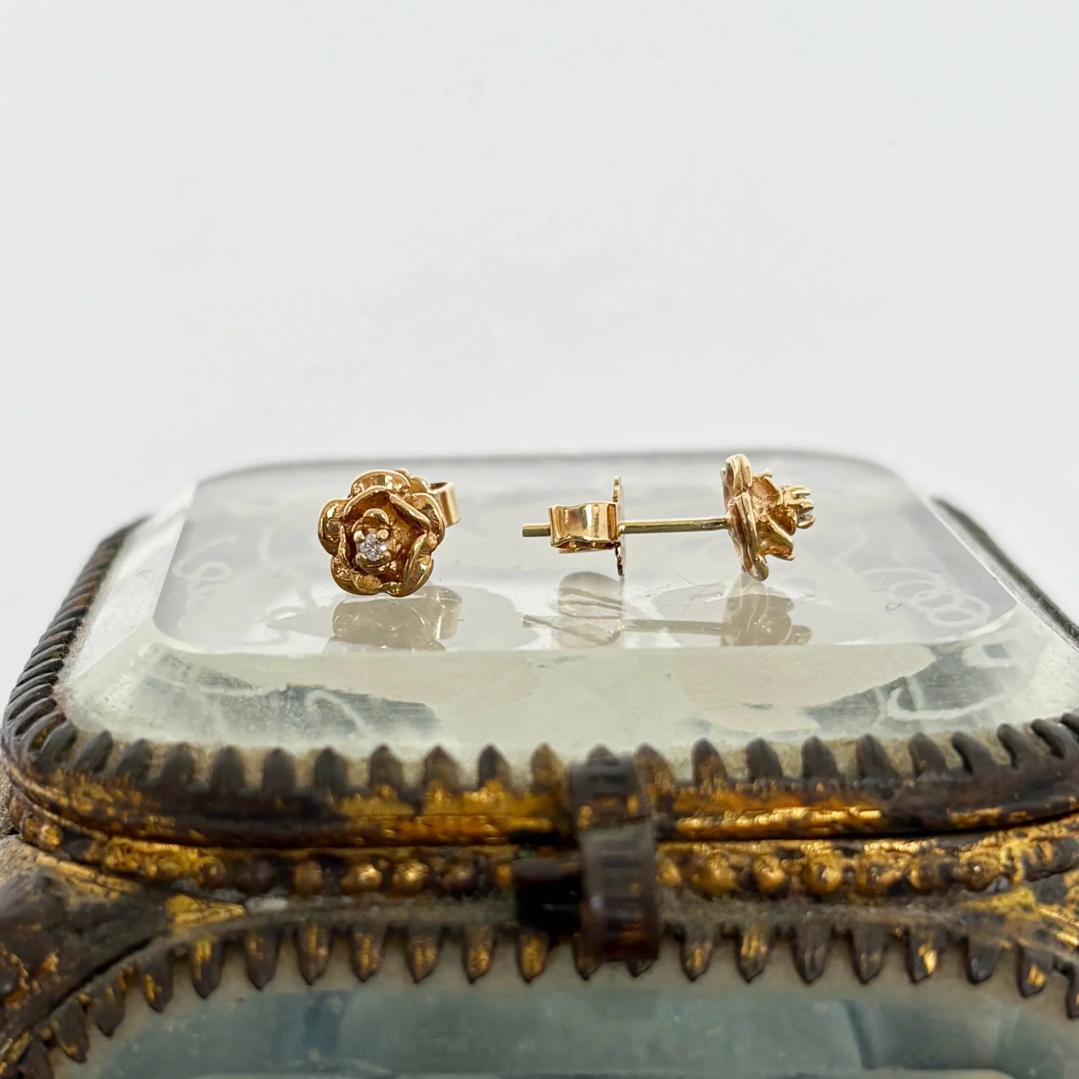 EA029 rose studs 2.jpg