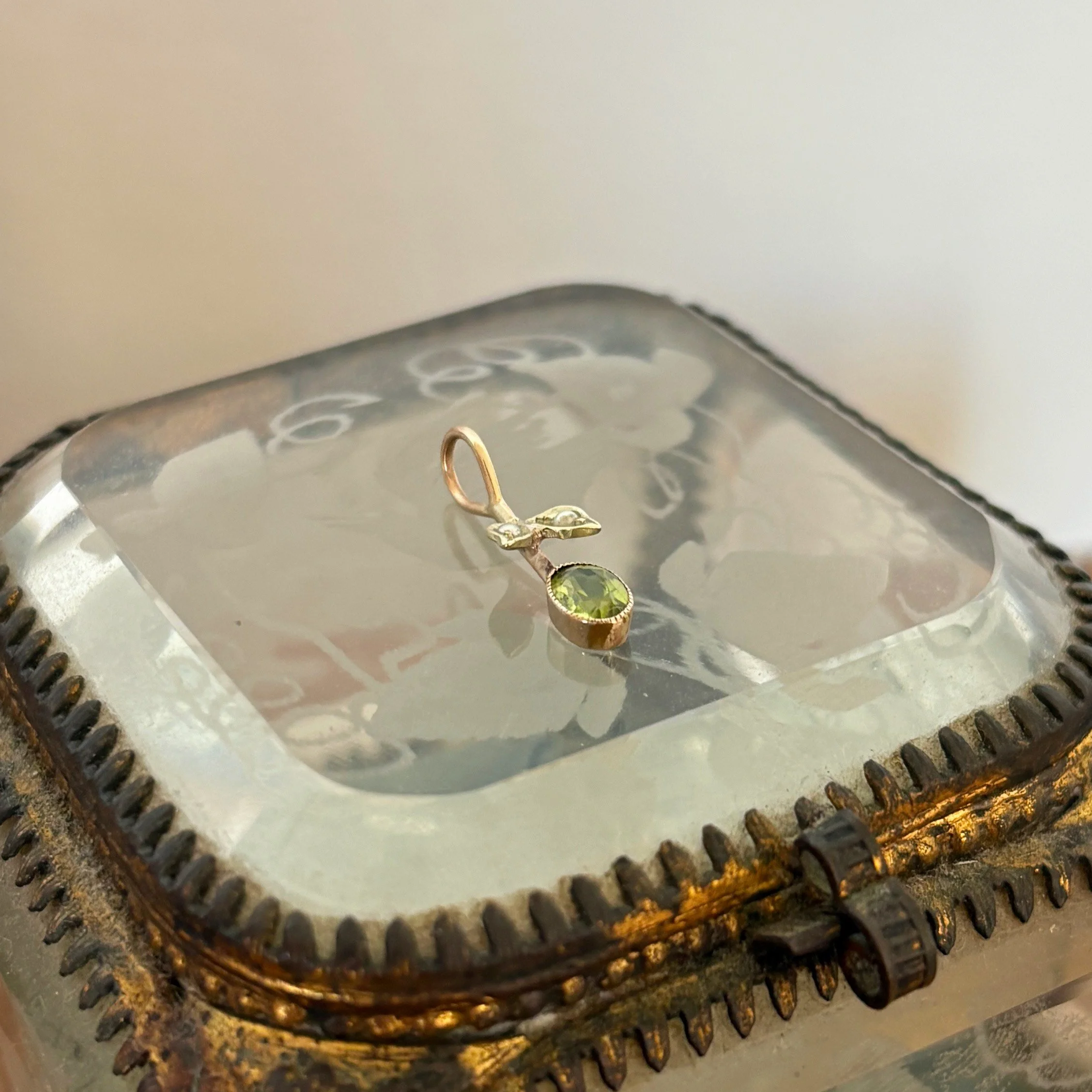 CA312 peridot flower 2.jpg