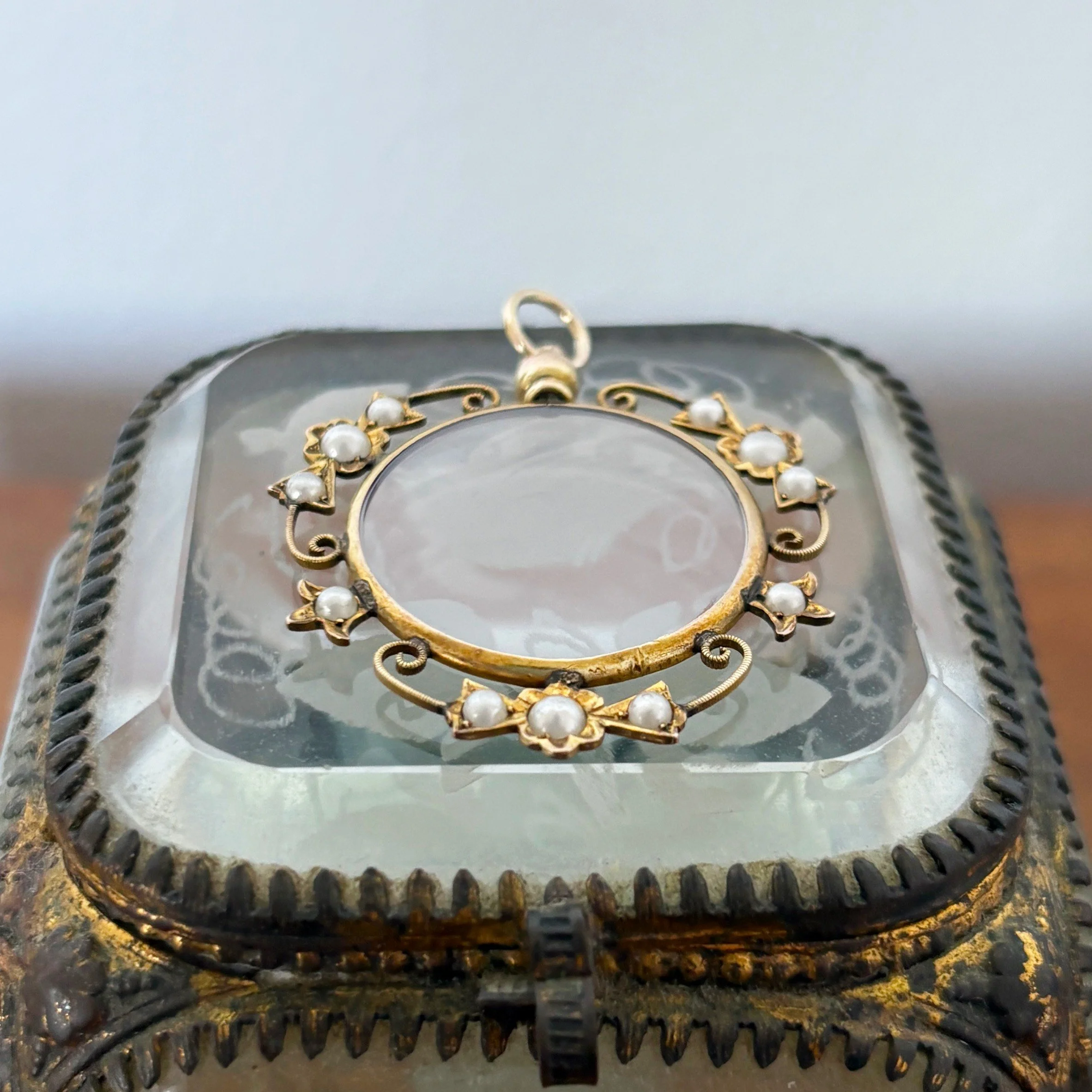 CA297 seed pearl open locket 4.jpg