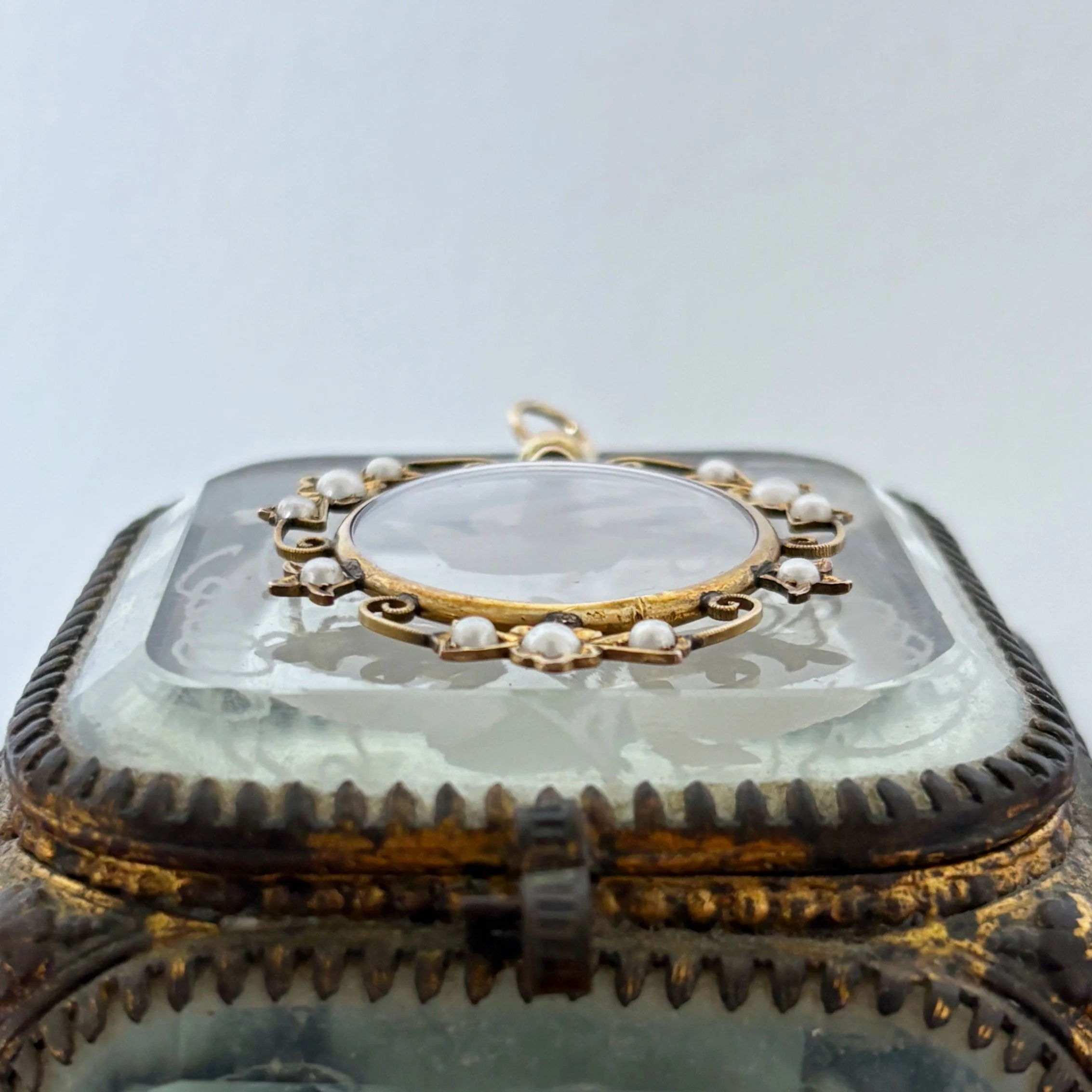 CA297 seed pearl open locket 5.jpg