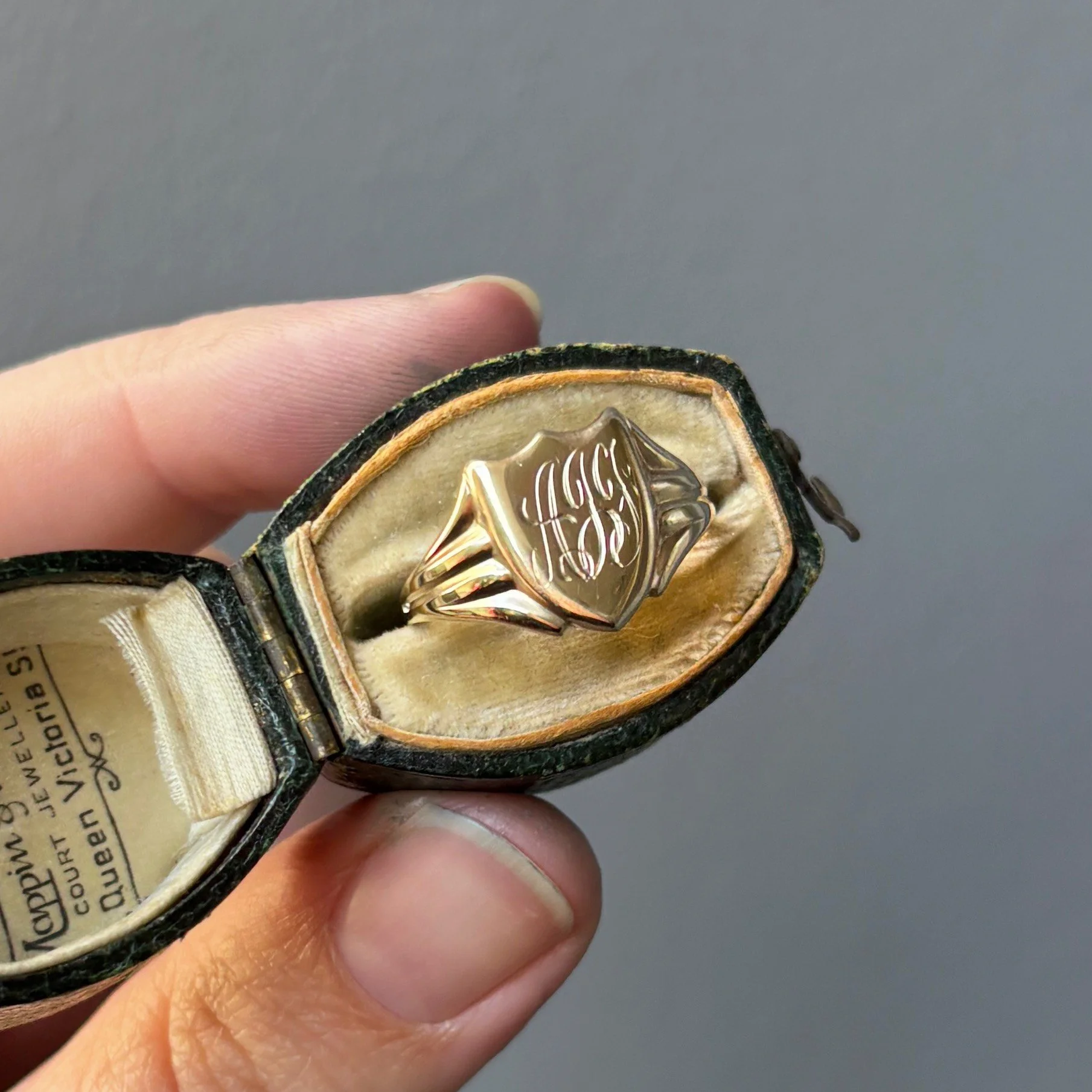 RA363 signet ring 14.jpg