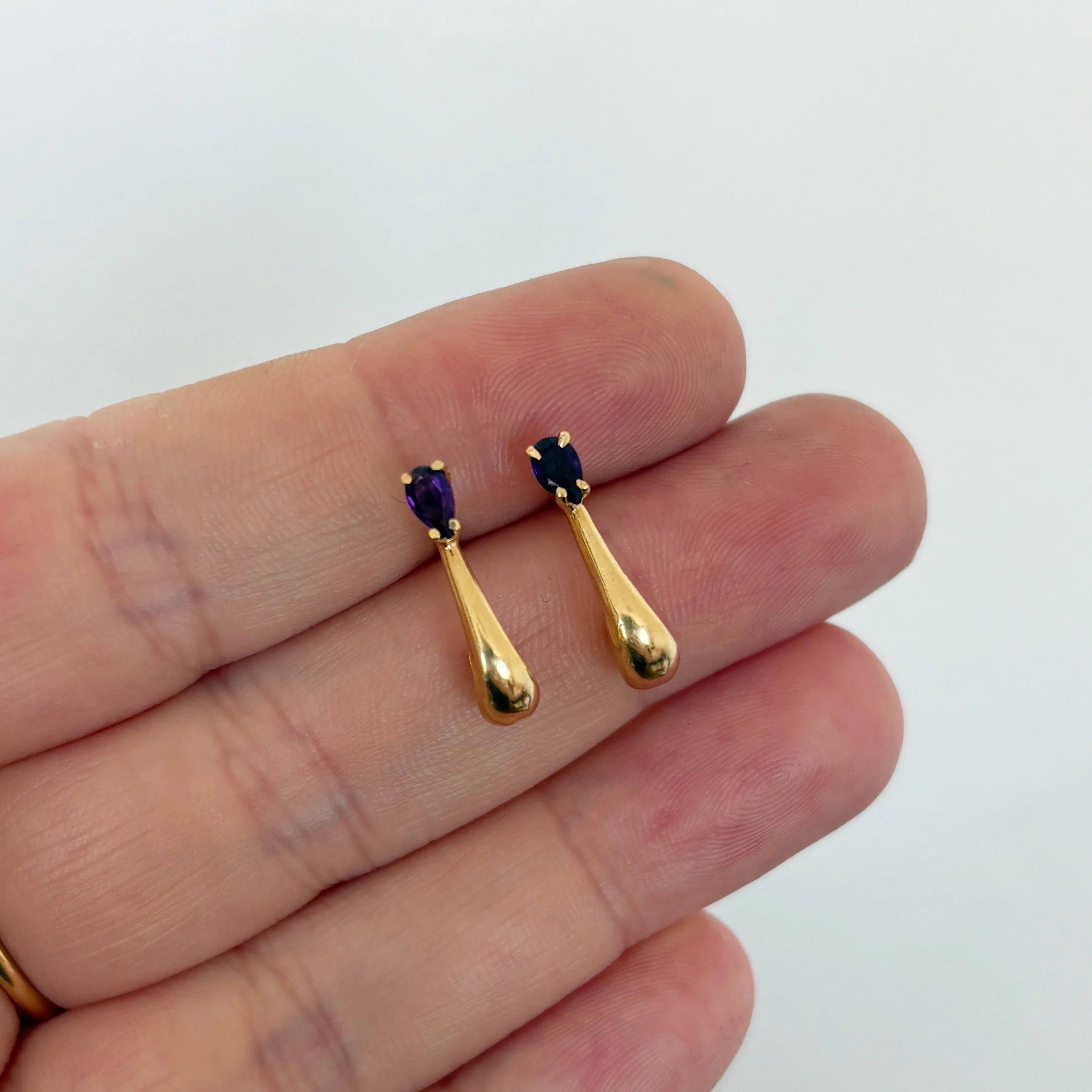 EA038 amethyst hooks 3.jpg