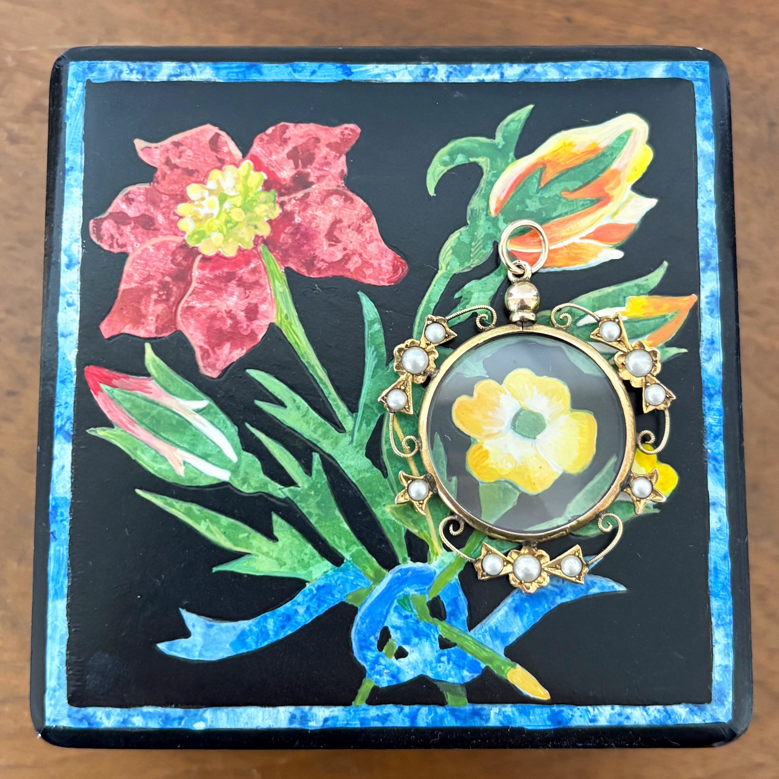 CA297 seed pearl open locket 8.jpg