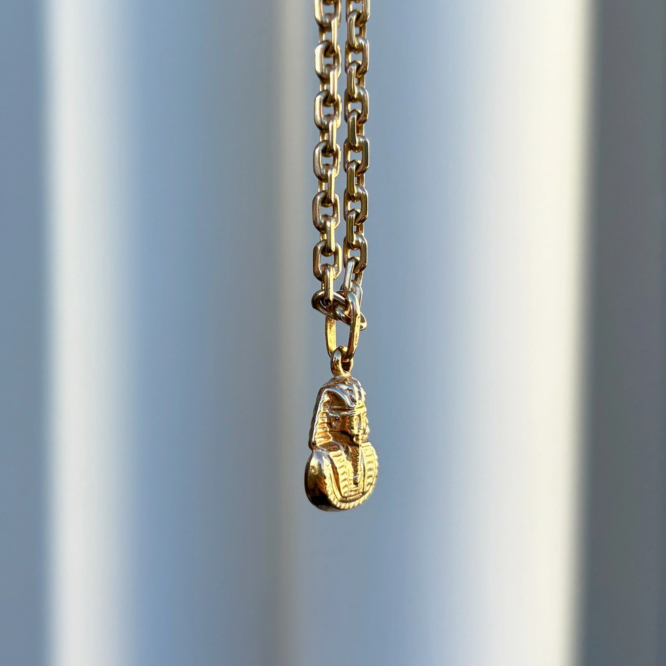 CA305 tutankamun charm 10.jpg
