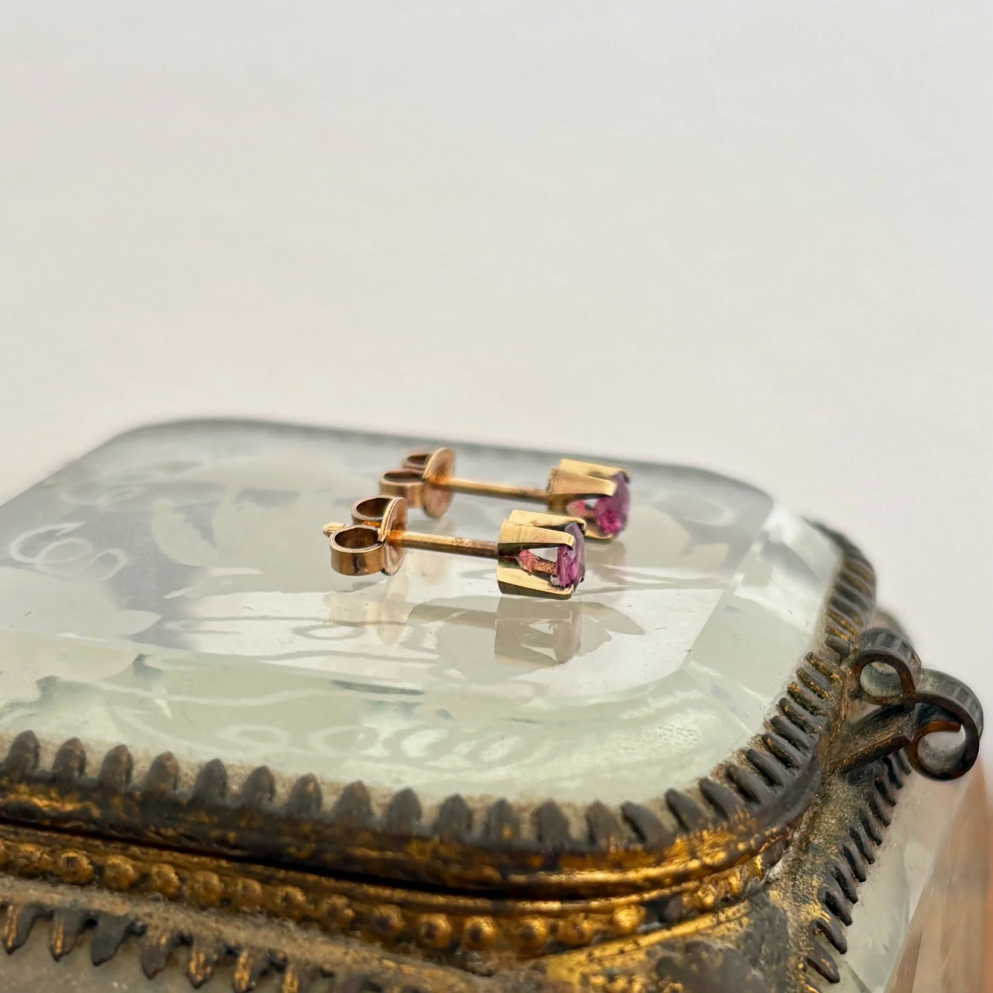 EA036 garnet studs 1.jpg