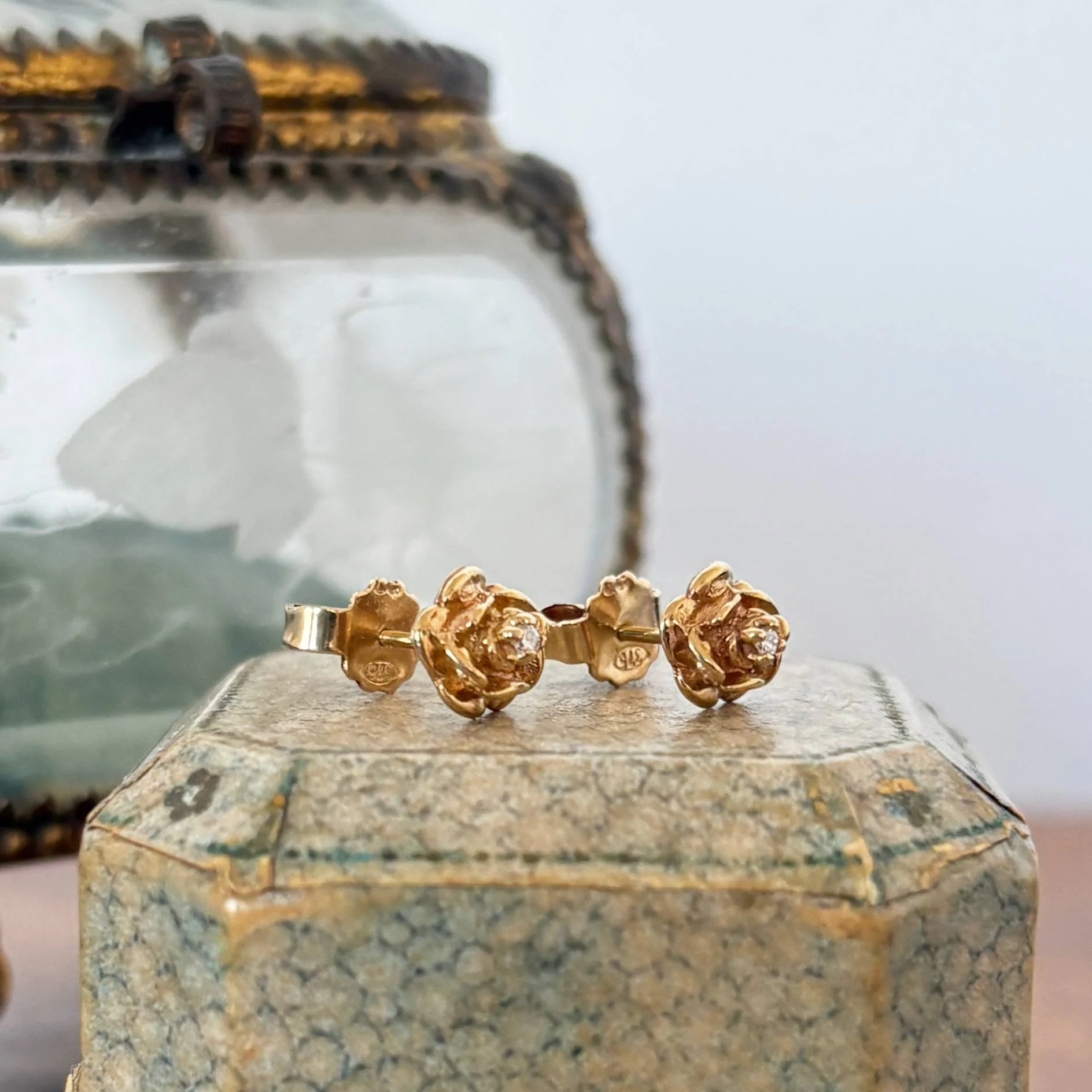 EA029 rose studs 4.jpg