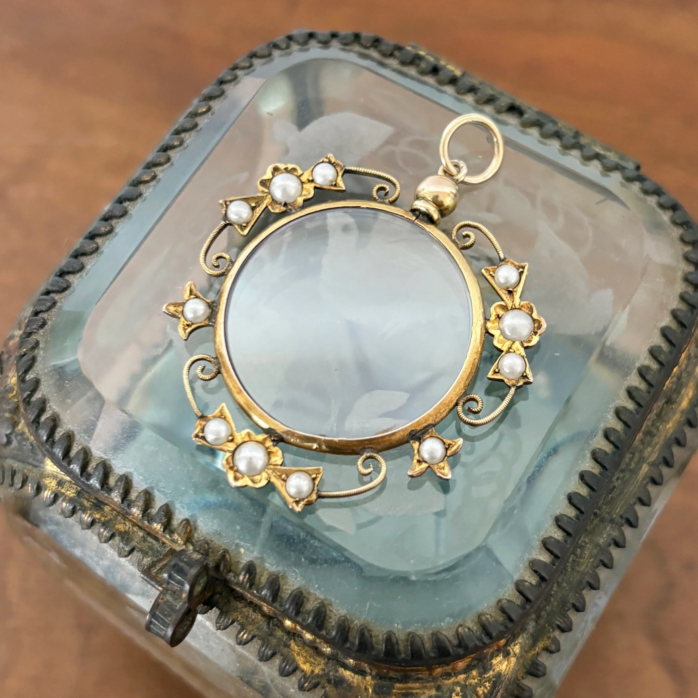 CA297 seed pearl open locket 3.jpg